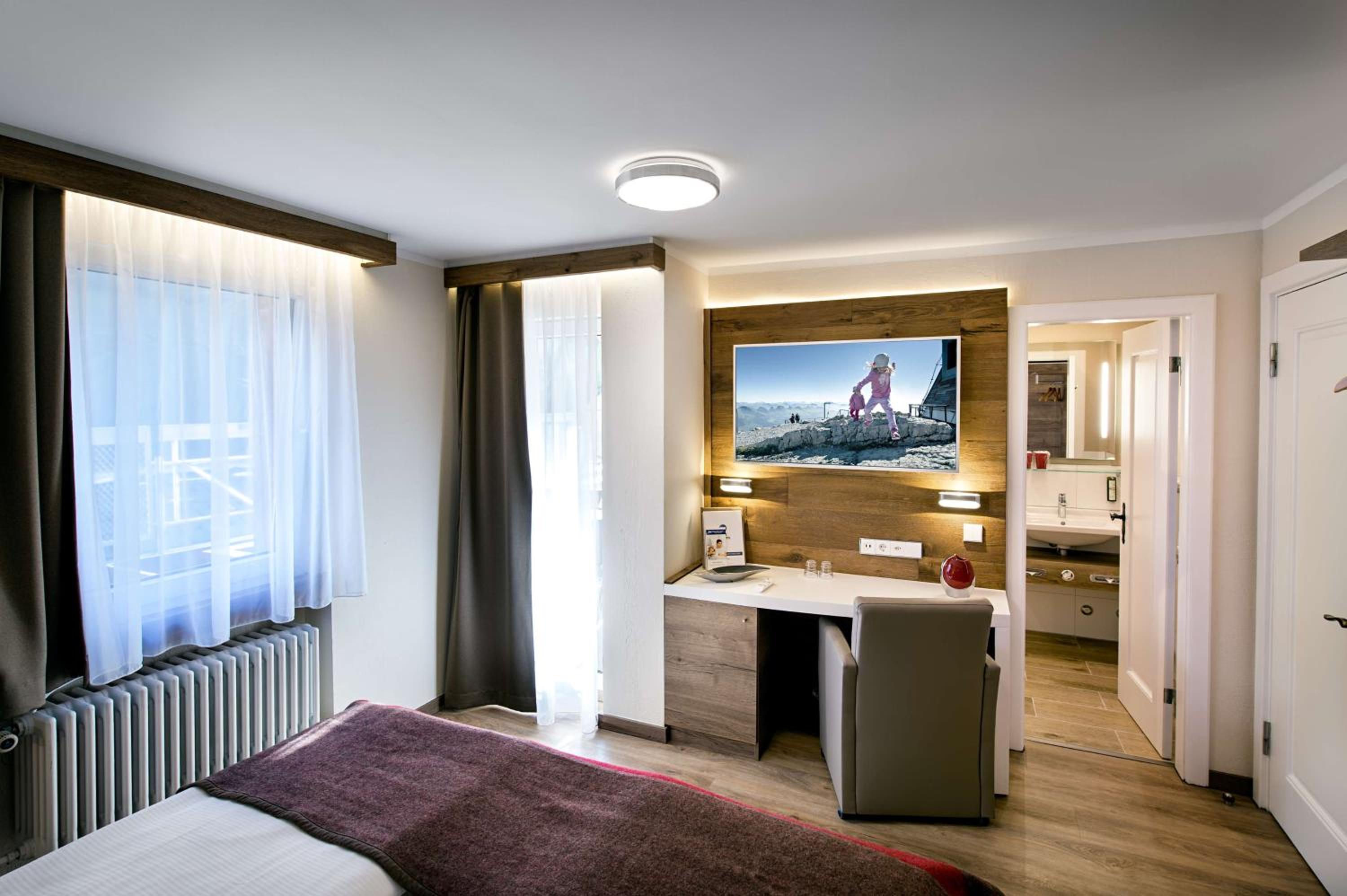 Classic Double Room with Balcony / Terrace - Photo 12