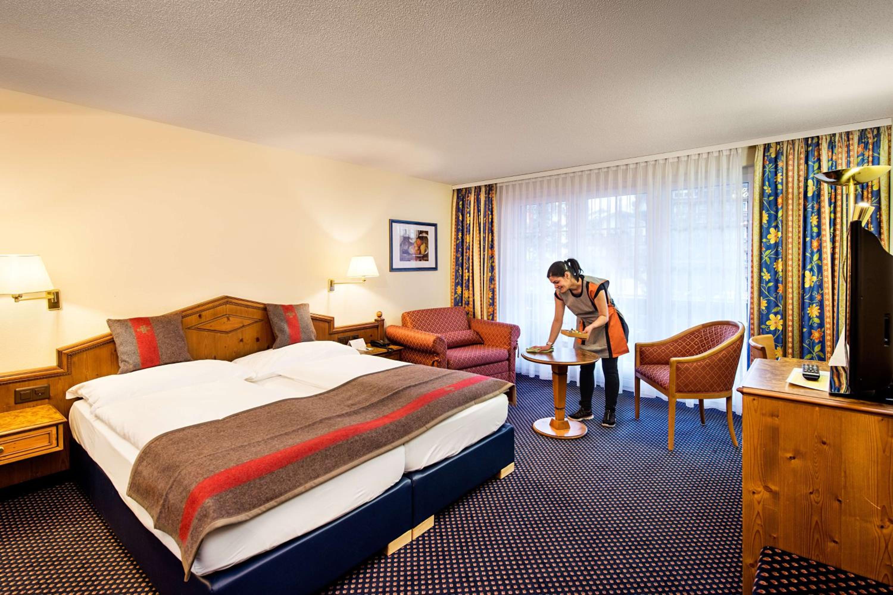 Junior Suite with Balcony - Photo 4