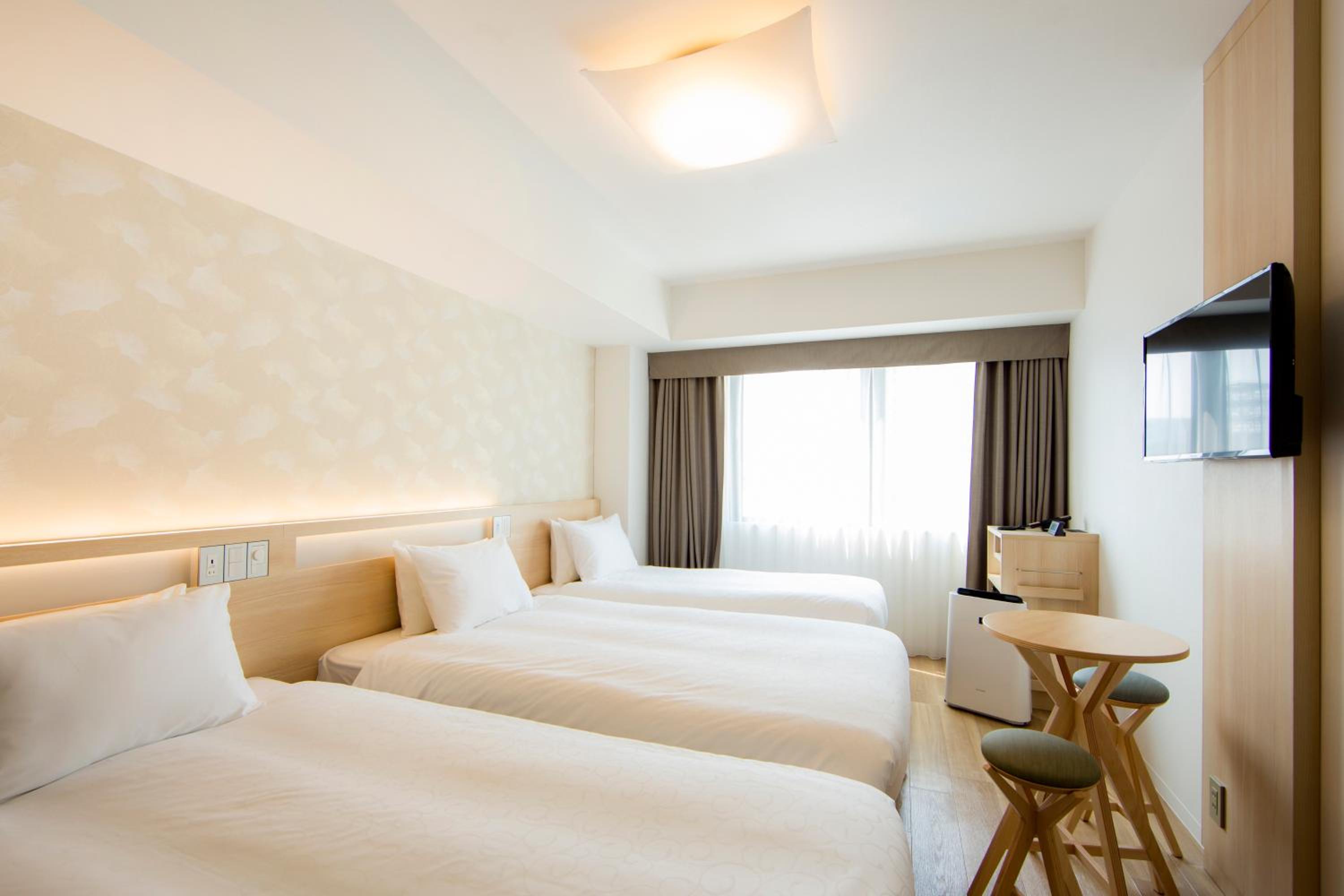Connecting Room (6 Adults) photo 3