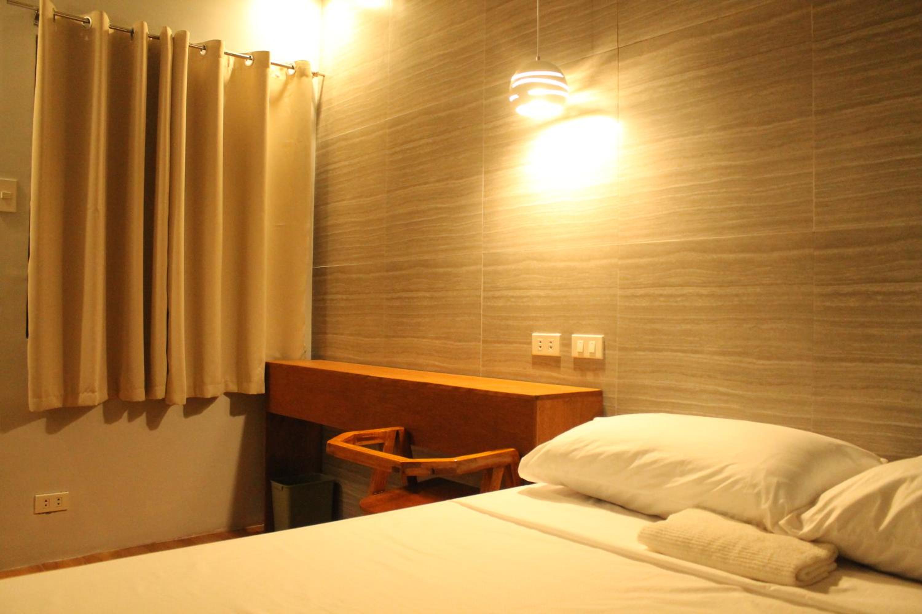 Deluxe Queen Room - Photo 1