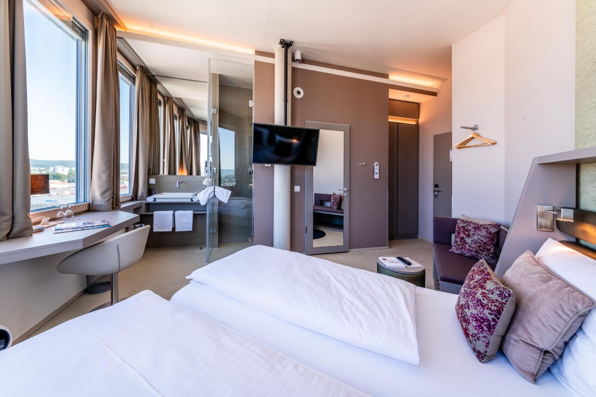 Double Room with Lake View - Photo 3
