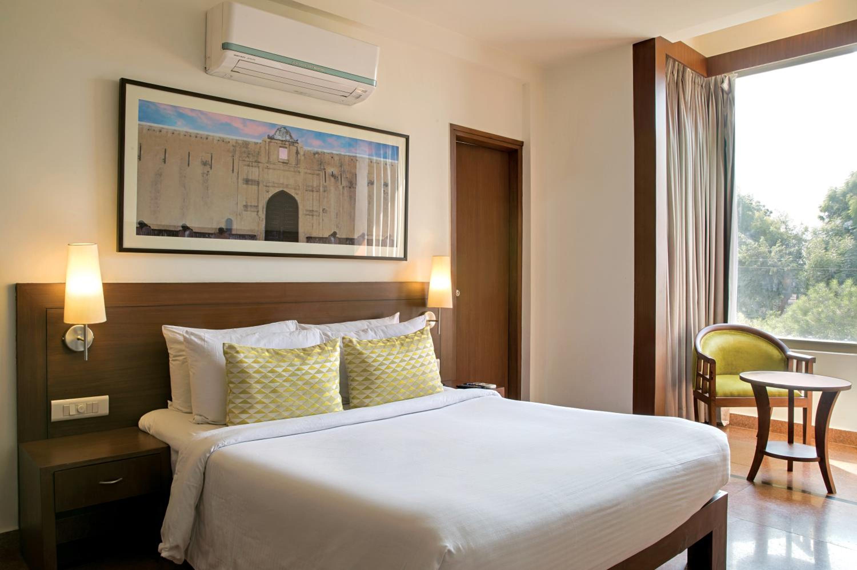 Business Room (Sleeps 3) (Complimentary Hi-Tea ,Complimentary Welcome Drink on arrival,15% Off on Laundry service) - Photo 3