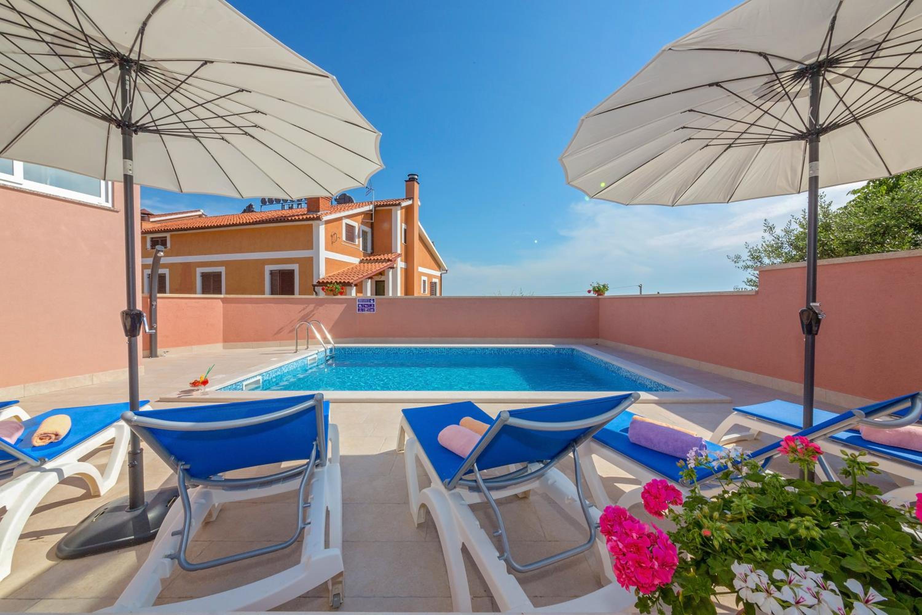 Three-Bedroom Villa photo 2