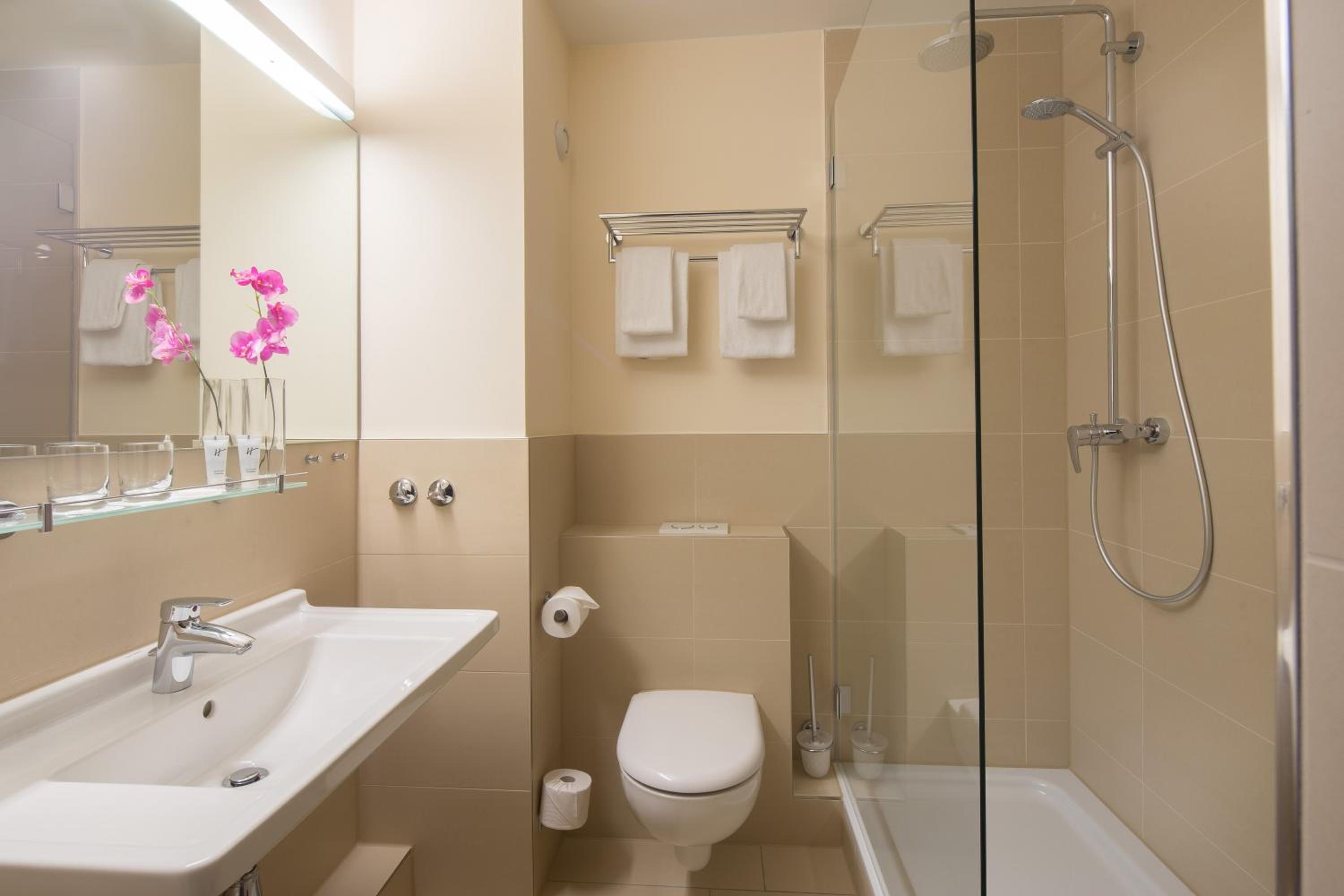 Superior Double Room with Kitchenette thumbnail 5