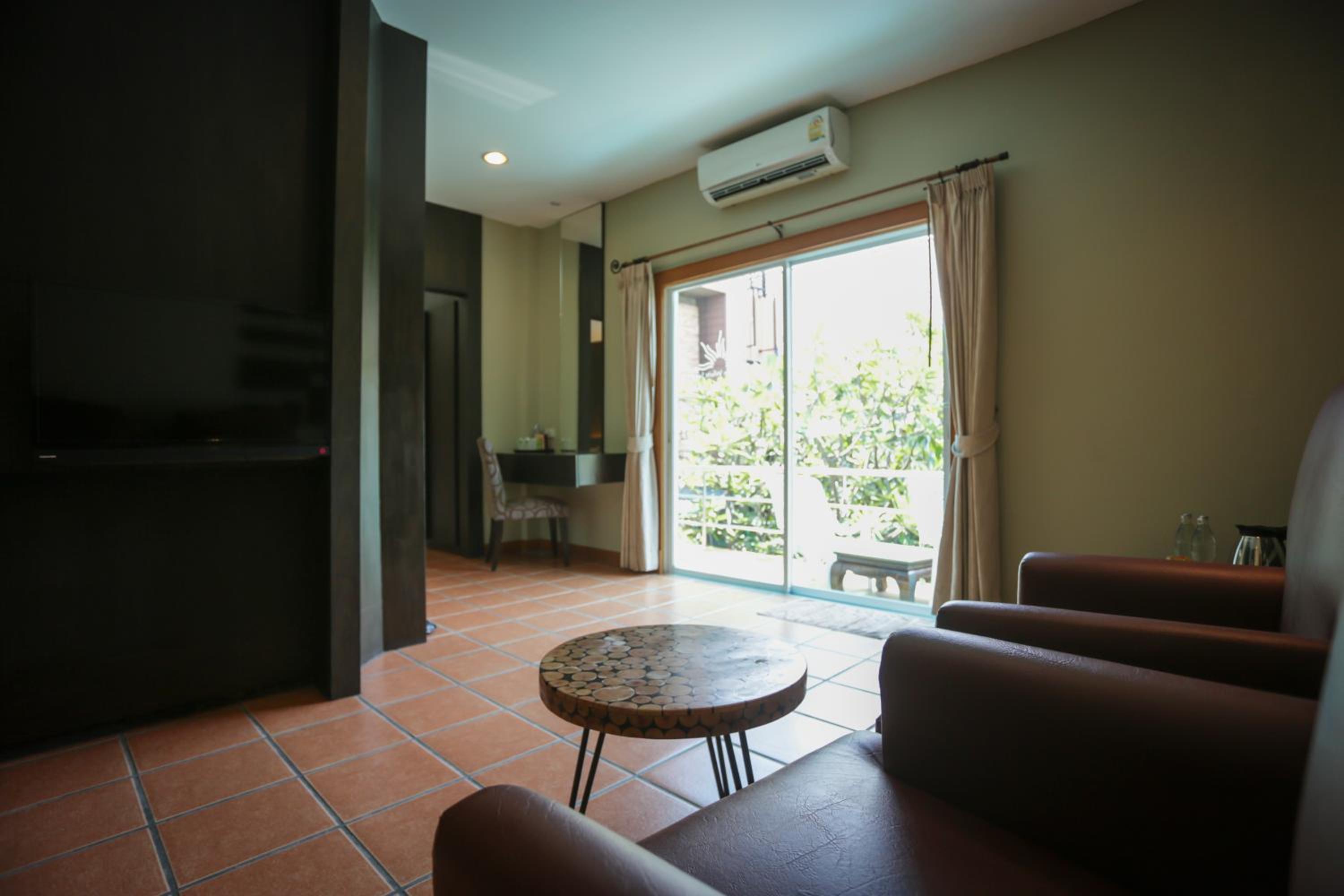 One-Bedroom Suite with Balcony