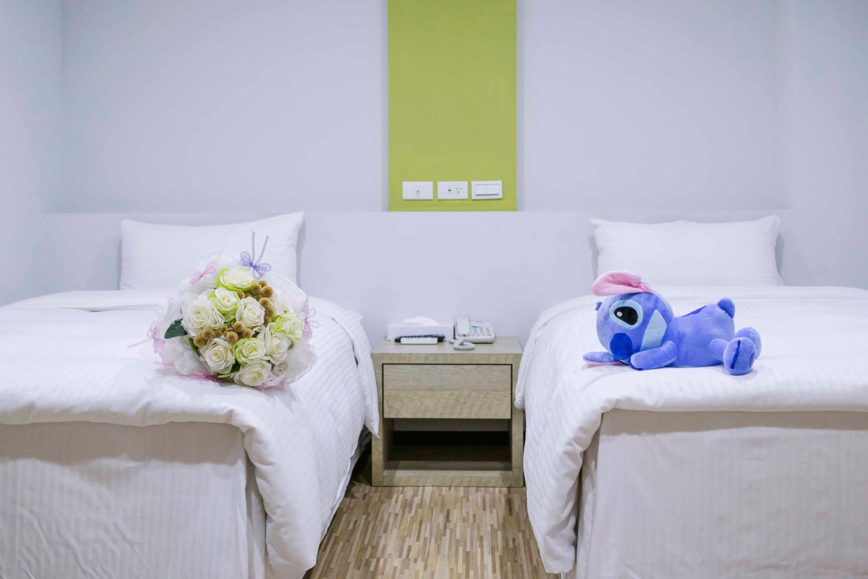 Twin Room with 2 Single Beds photo 3
