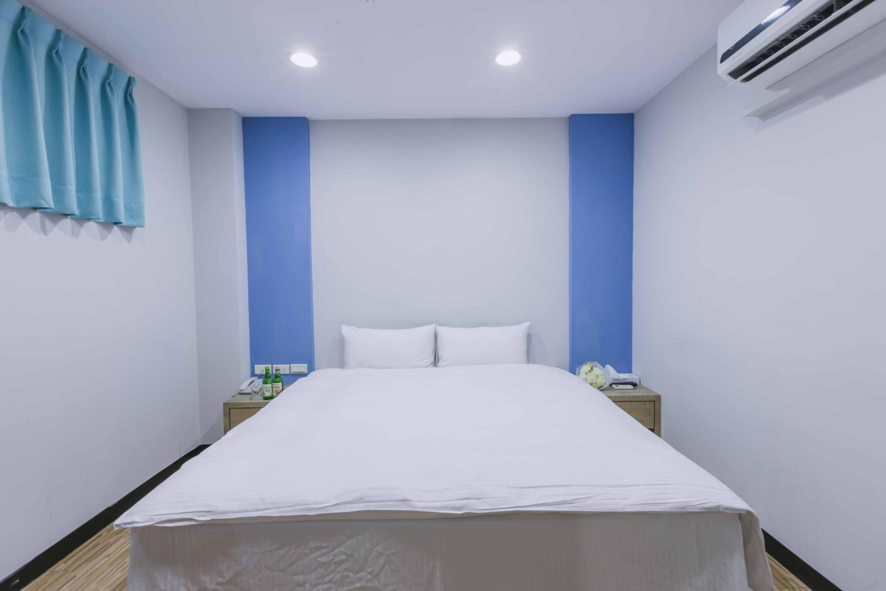 Exquisite Twin Room (Ventilate Window)  photo 1