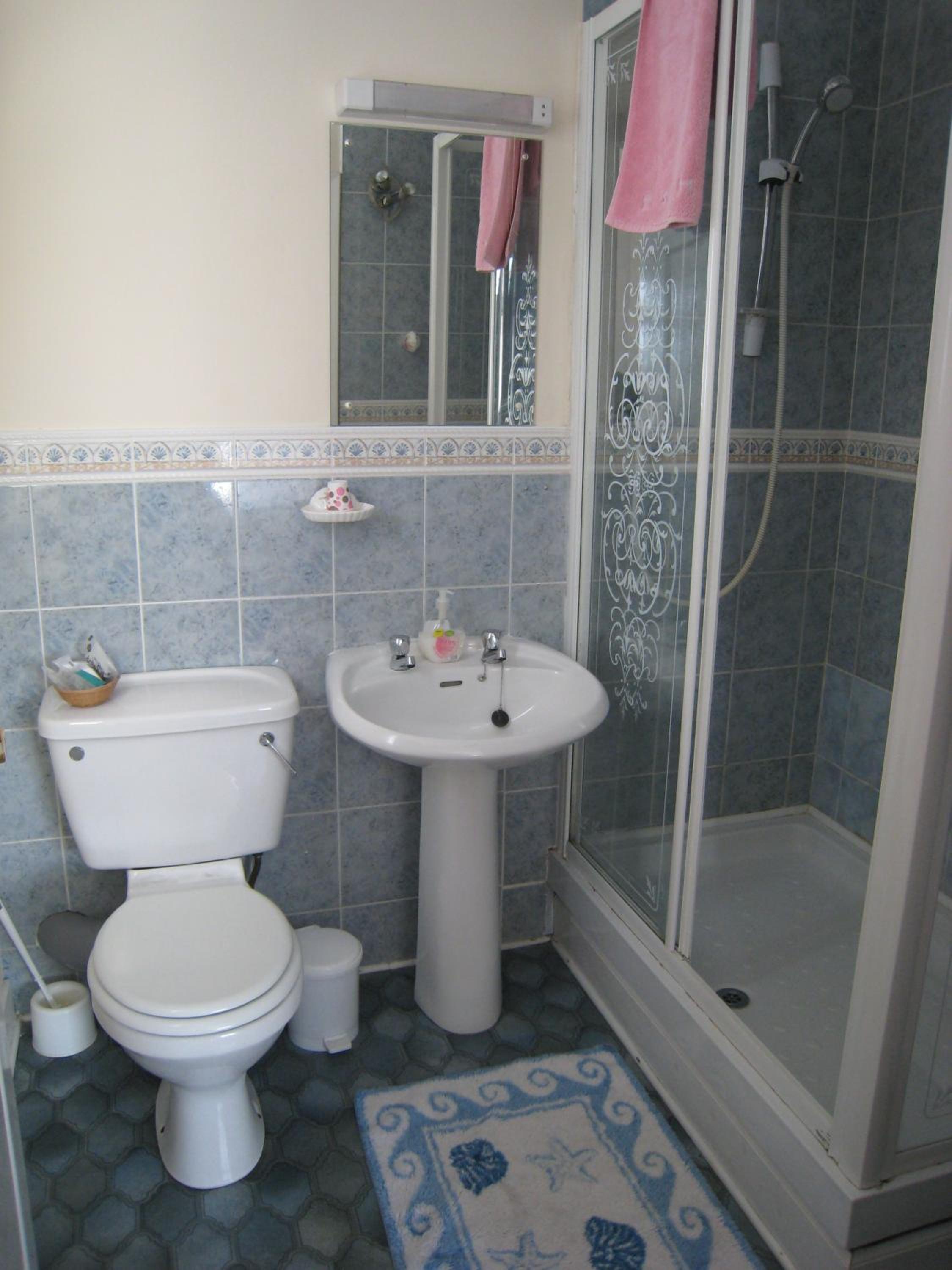 Family Room (2 Adults + 2 Children) - Photo 4