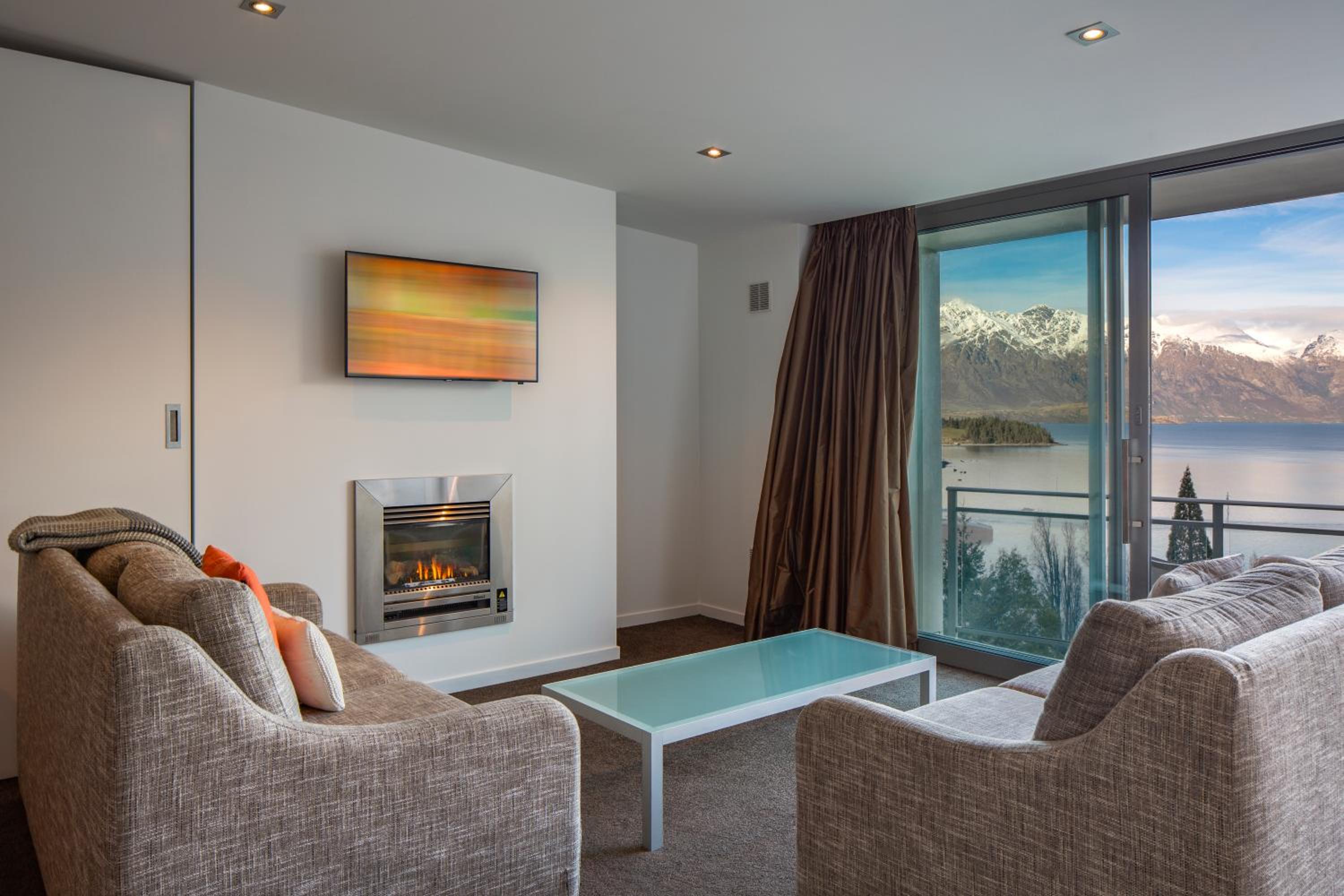 One Bedroom Apartment with Lake View - Photo 2