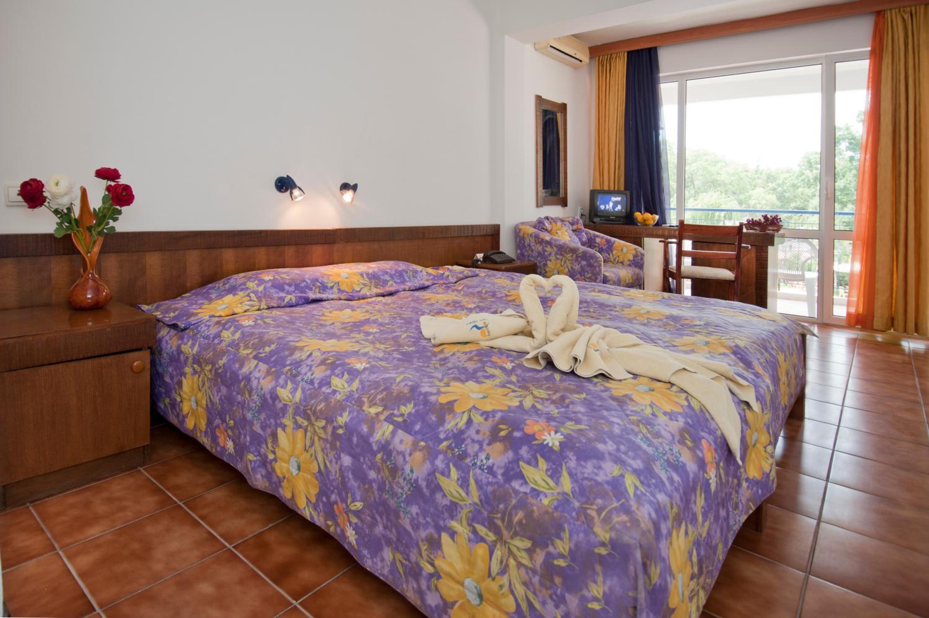 Double or Twin Room with Balcony - Photo 1