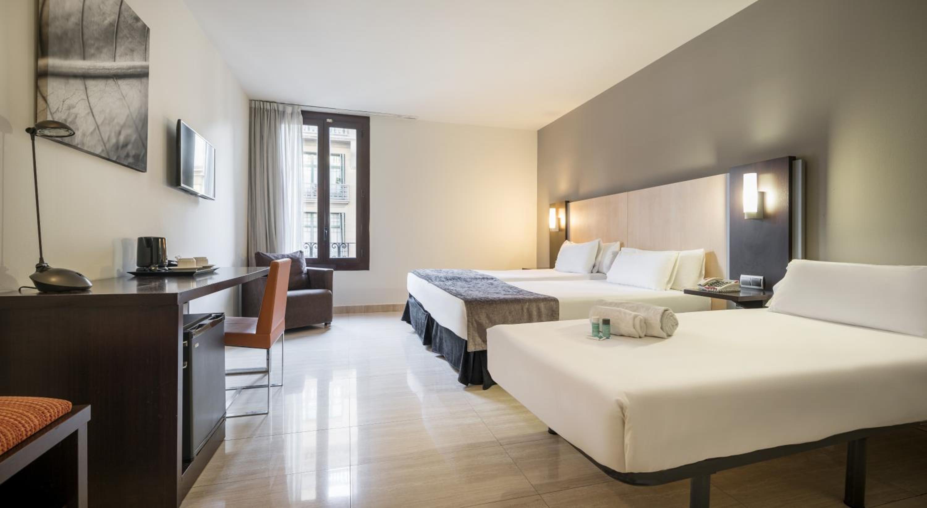 Double or Twin Room with Extra Bed (2 Adults + 1 Child) thumbnail 5