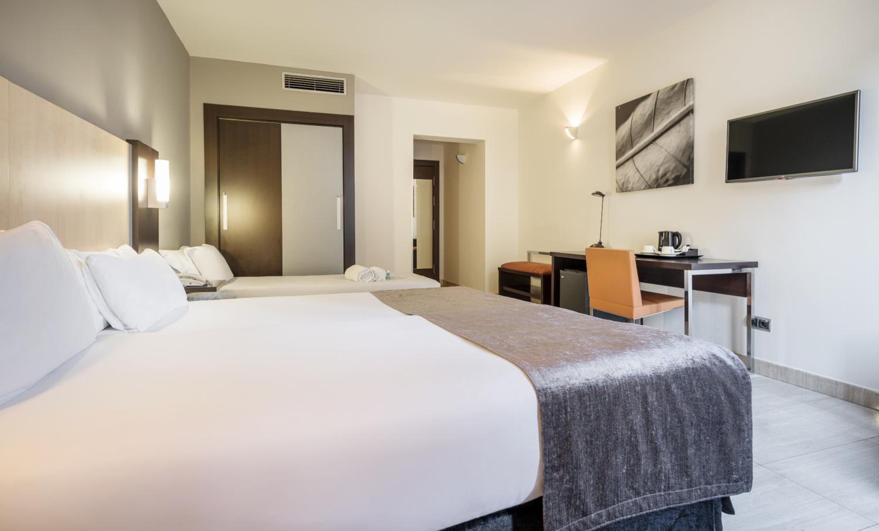 Double or Twin Room with Extra Bed (2 Adults + 1 Child) thumbnail 6