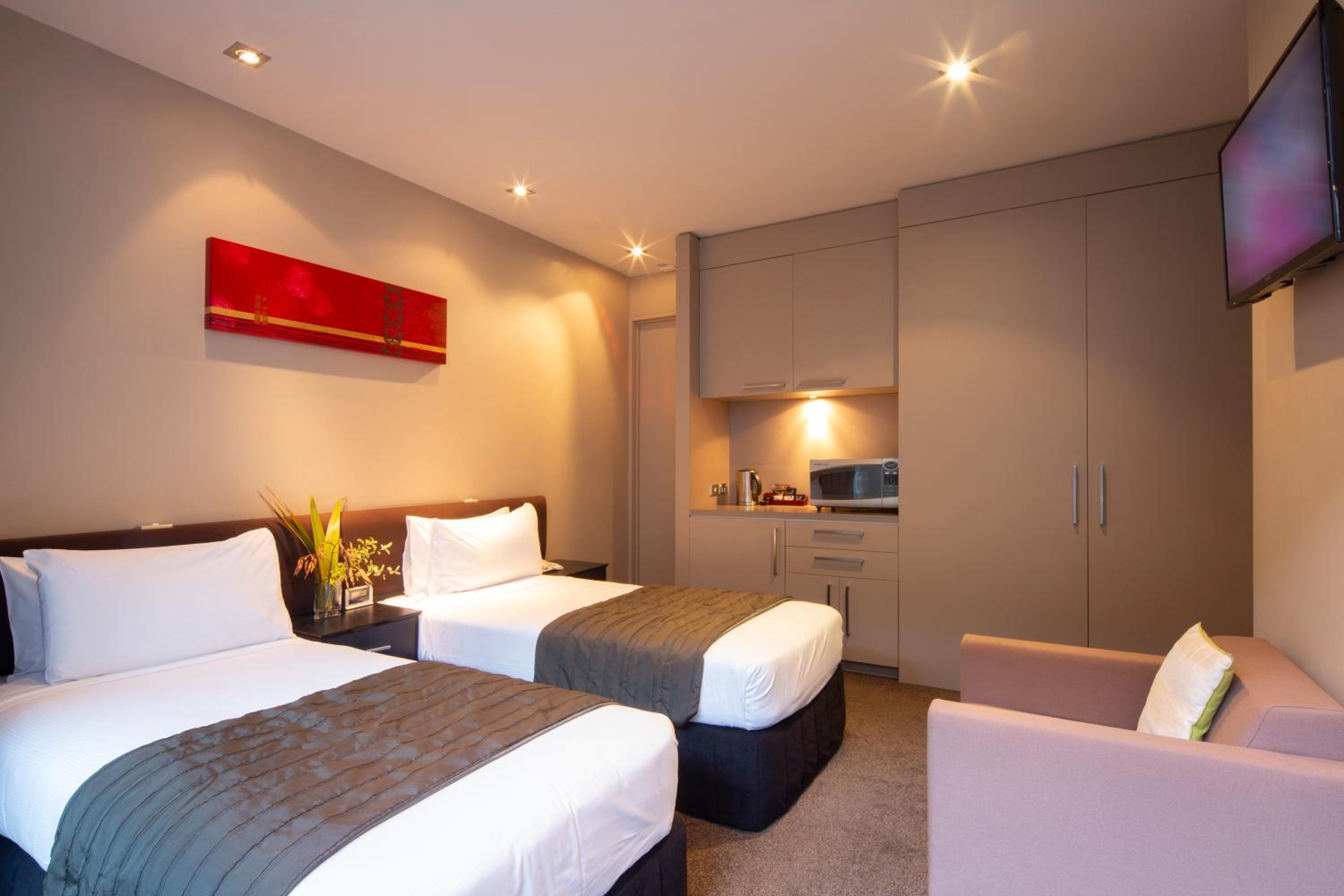Ensuite Bedroom (No View) - Photo 4