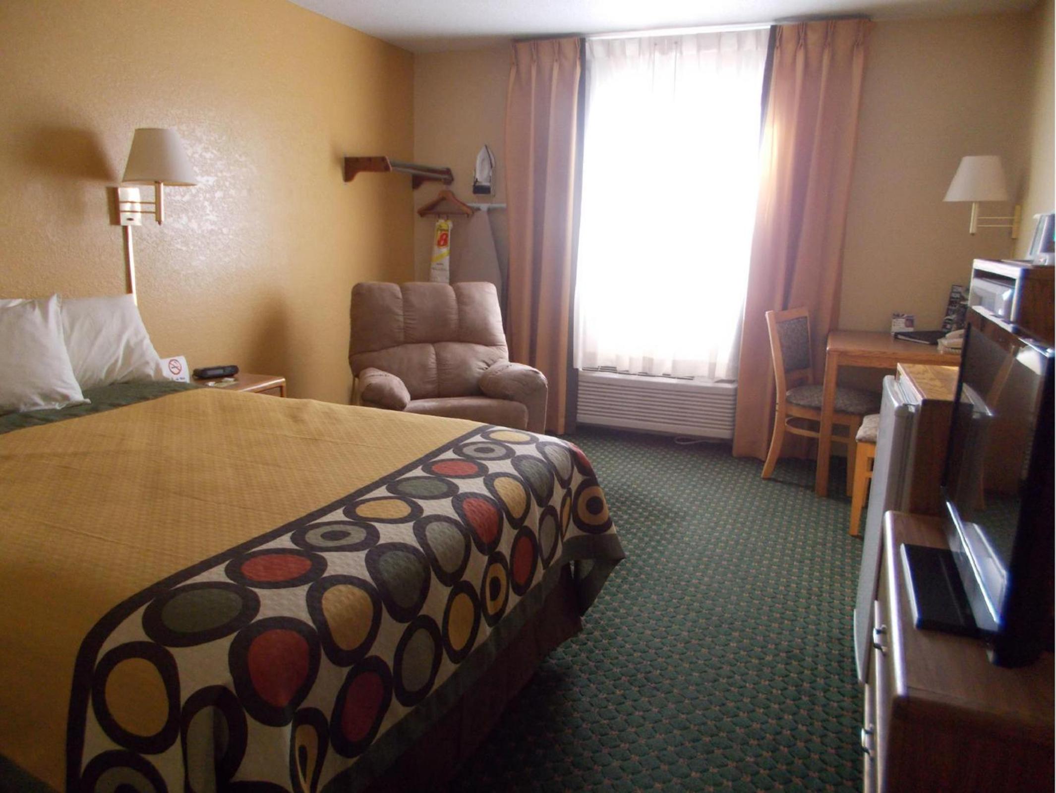 Queen Room - Mobility Access/Non-Smoking photo 2