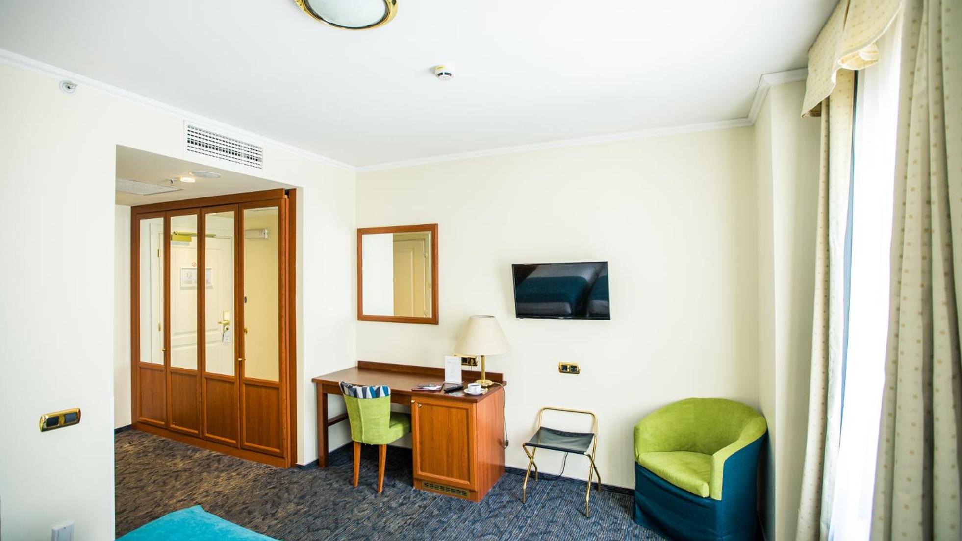 Standard Twin Room - Photo 2