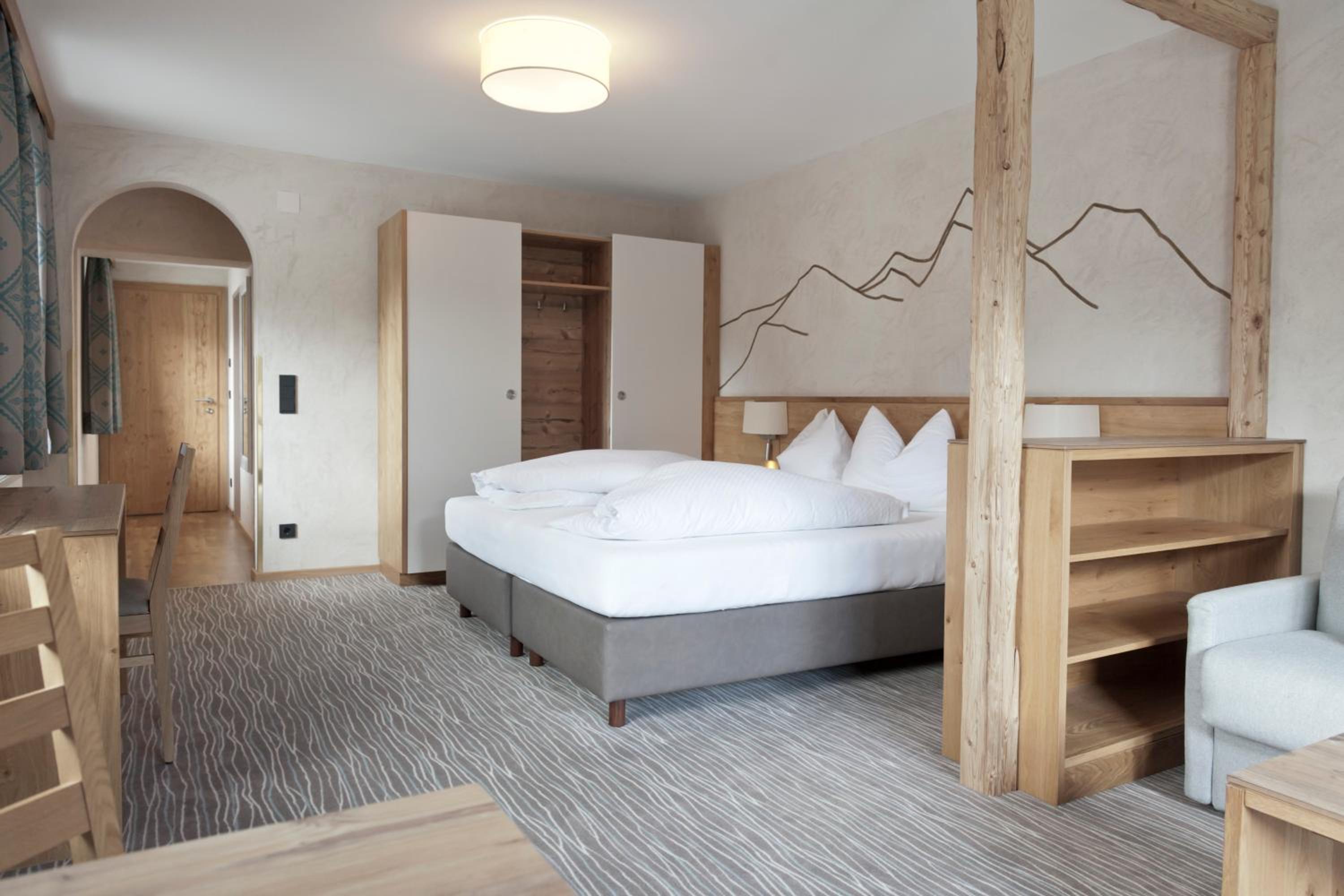Junior Suite with Mountain View photo 2