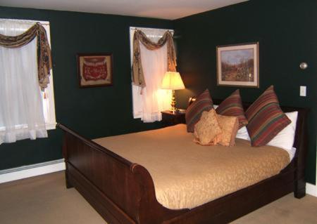 Deluxe King Room with Fireplace