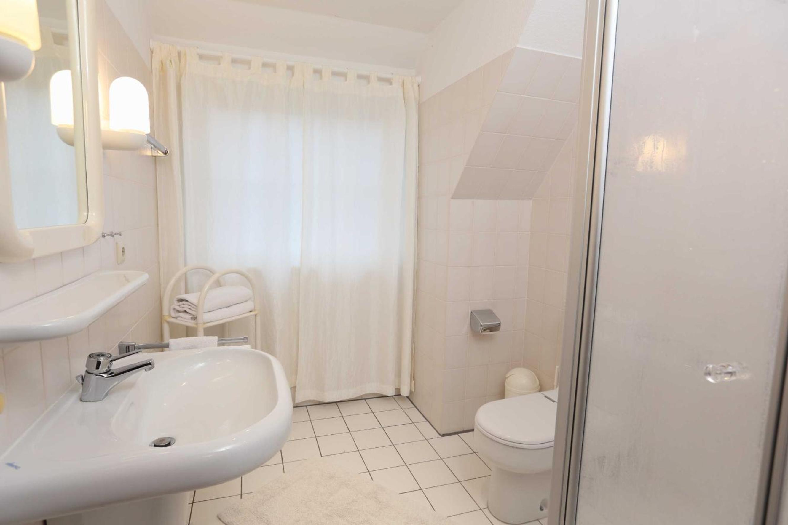 Two-Bedroom Apartment with Shower  photo 3