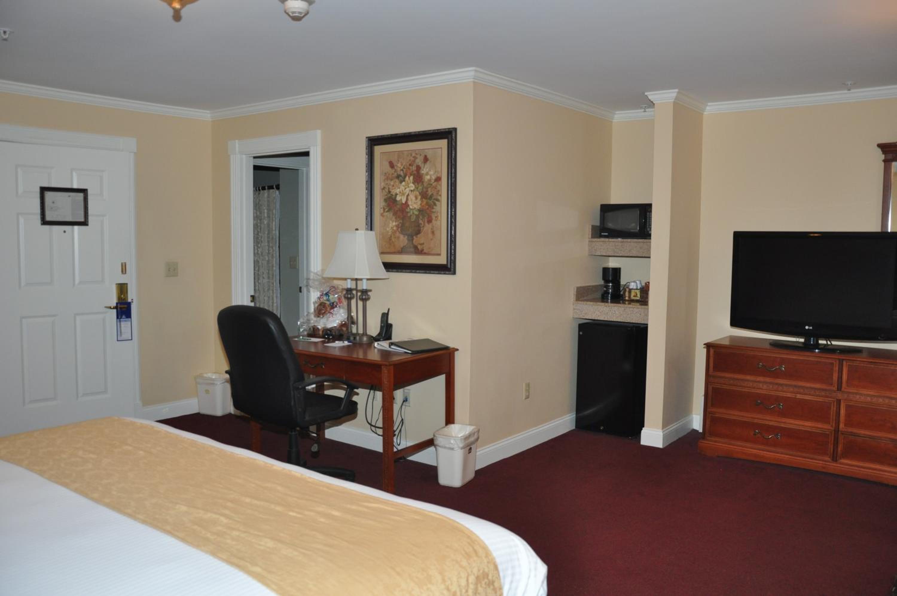 Executive King Suite with Fireplace - Non-Smoking - Photo 11