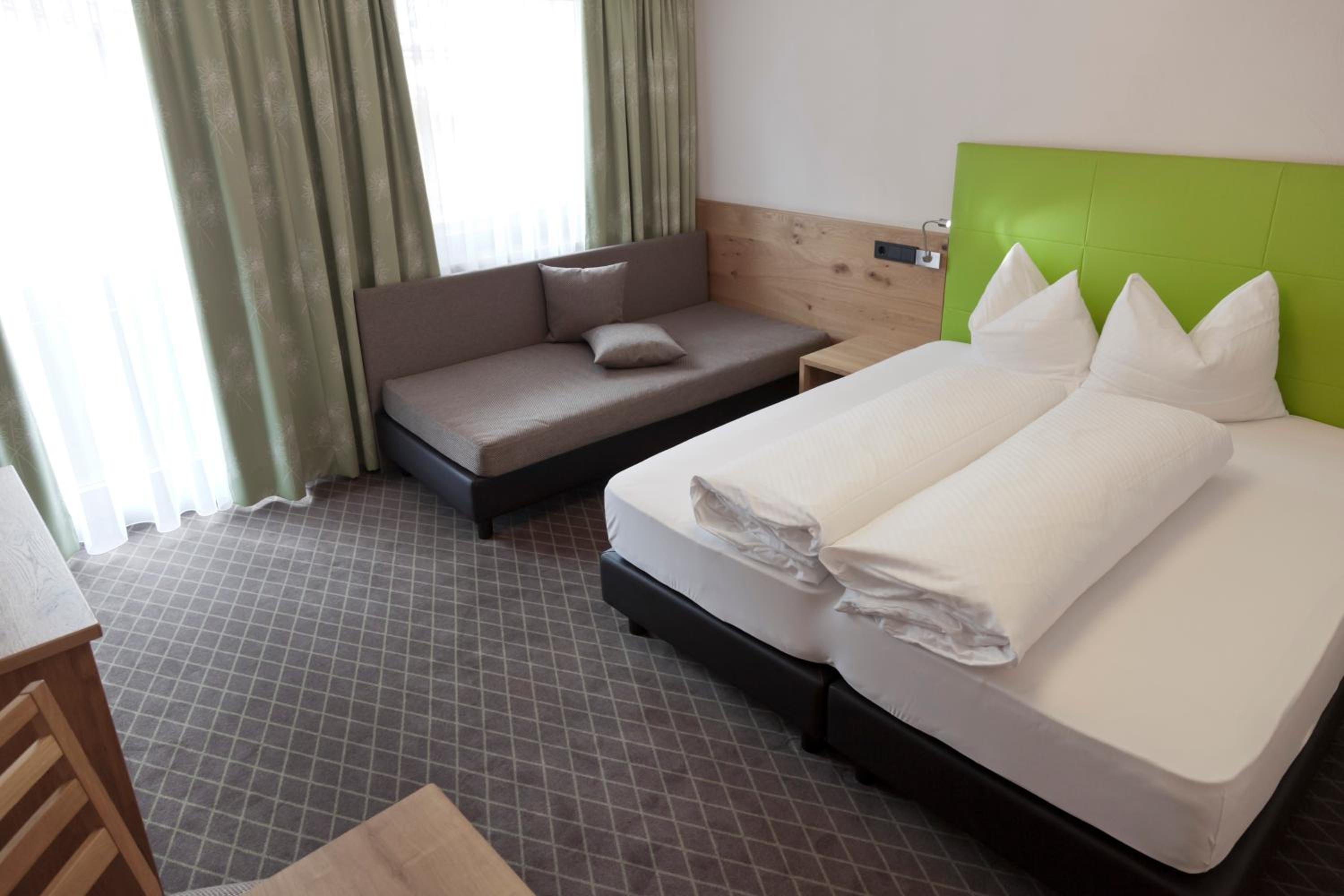 Double Room with Balcony - Photo 7