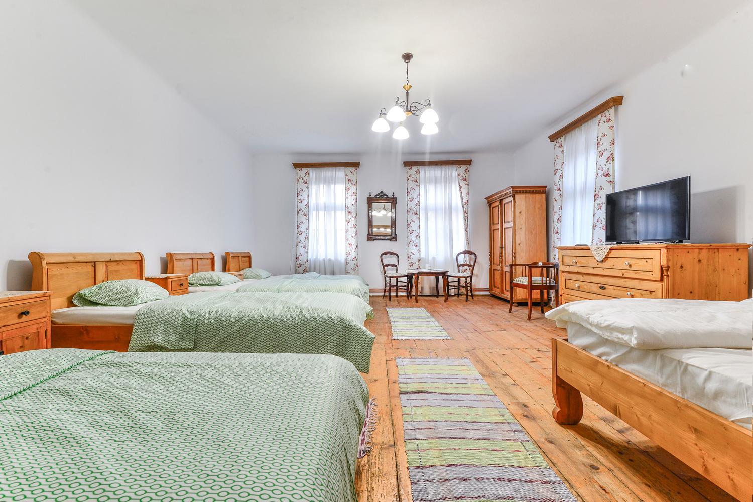 Triple Room with Private Bathroom - Photo 4
