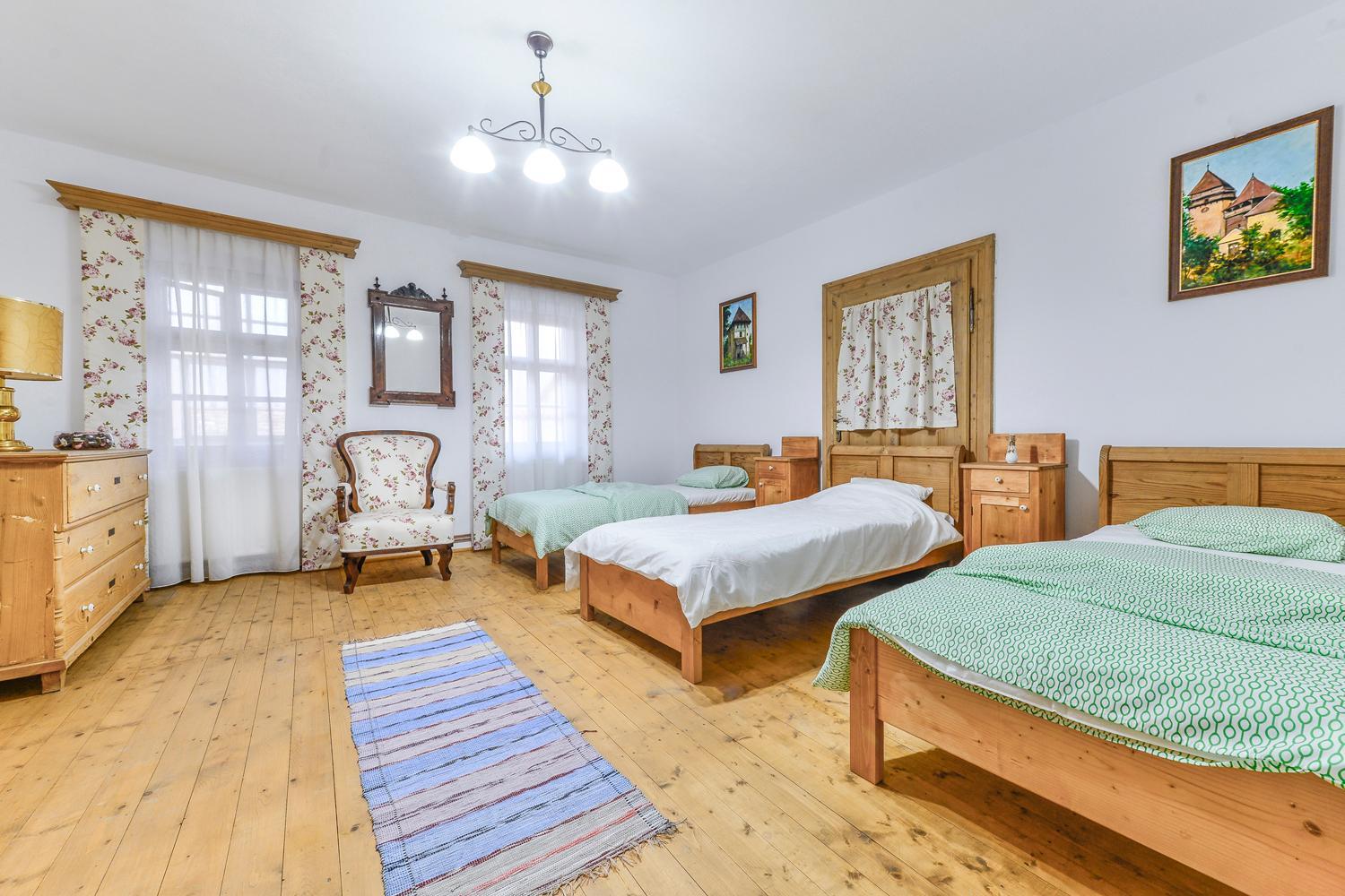 Triple Room with Private Bathroom photo 3