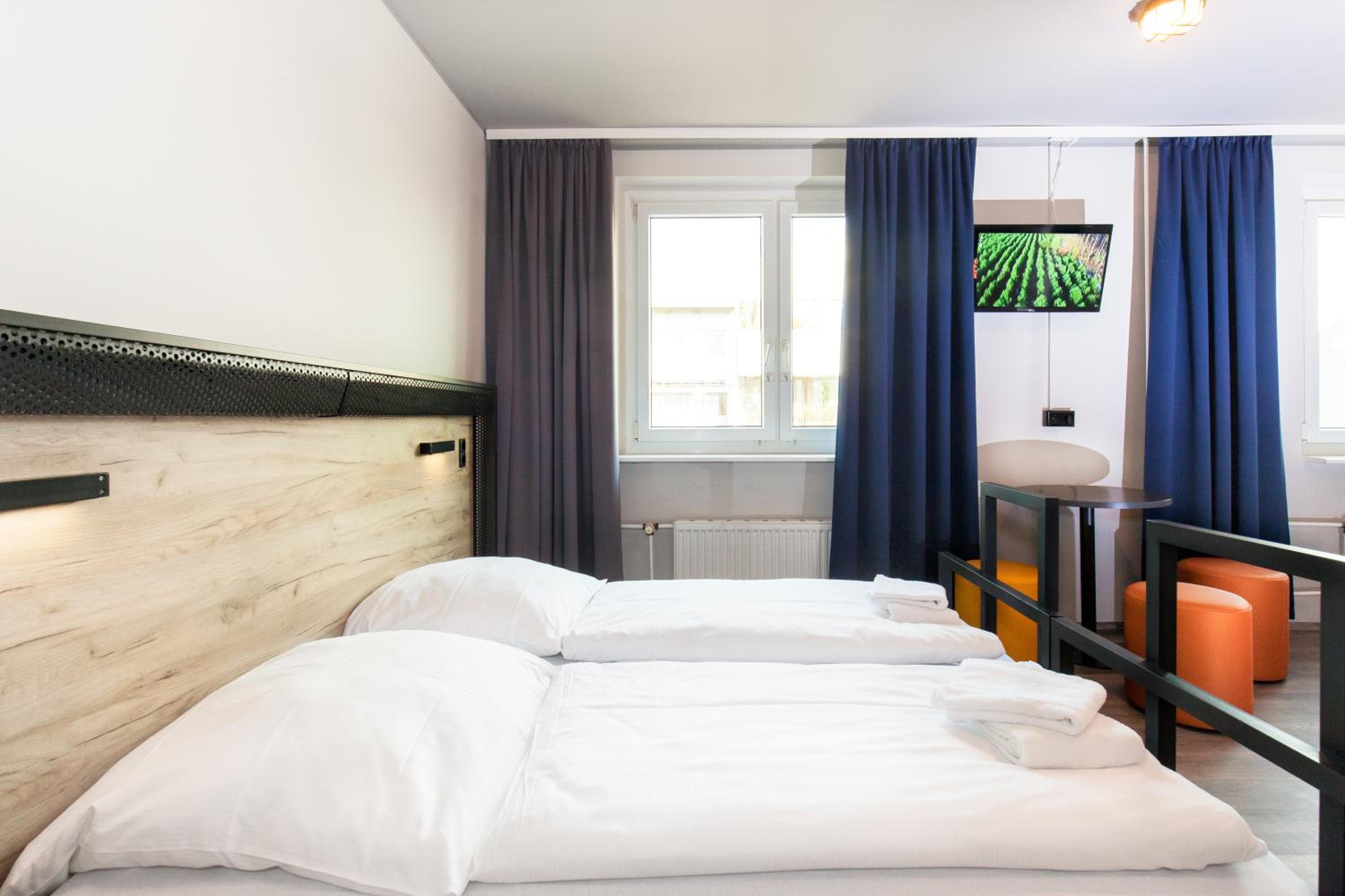 Twin Room - Photo 4