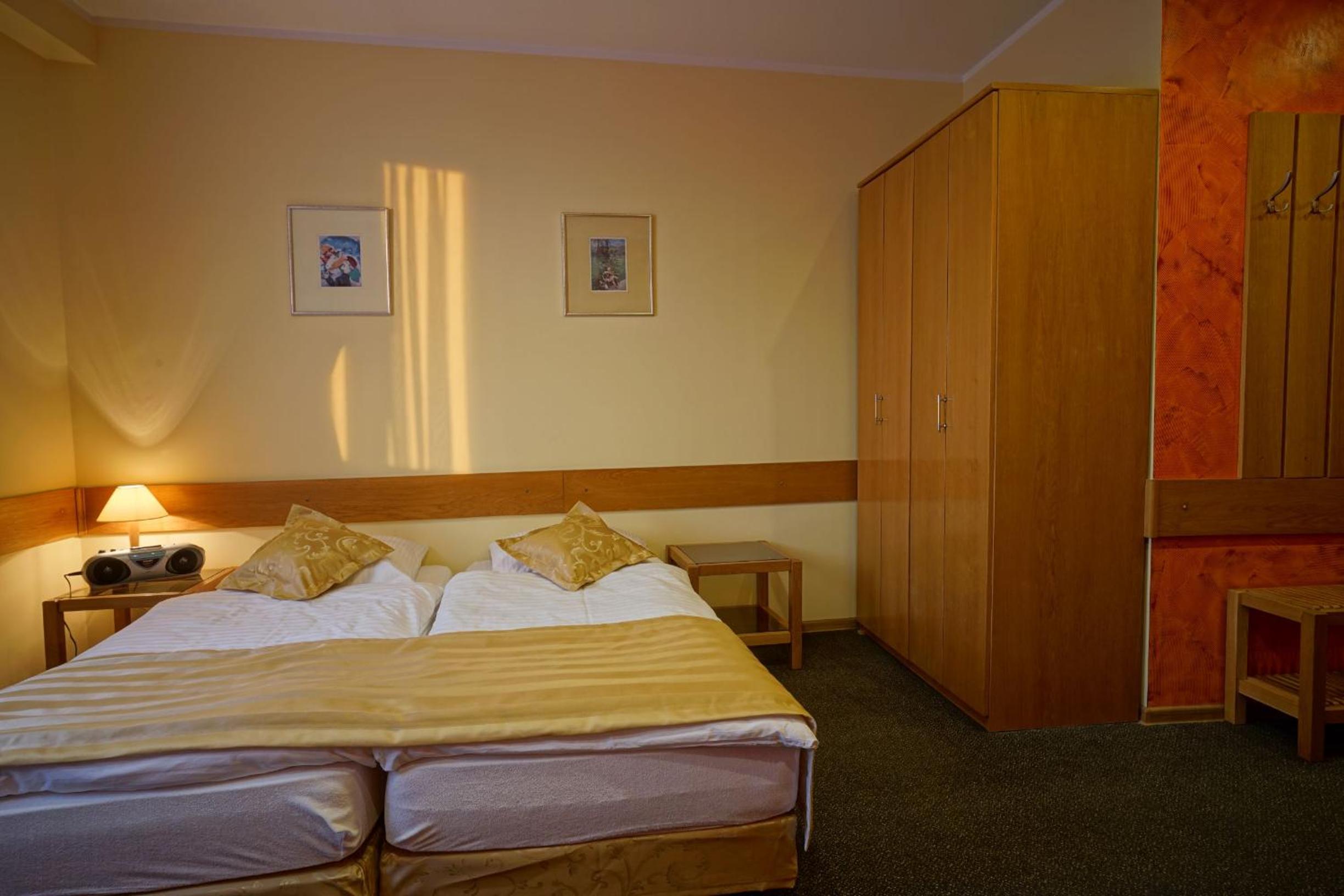 Twin Room - Photo 4