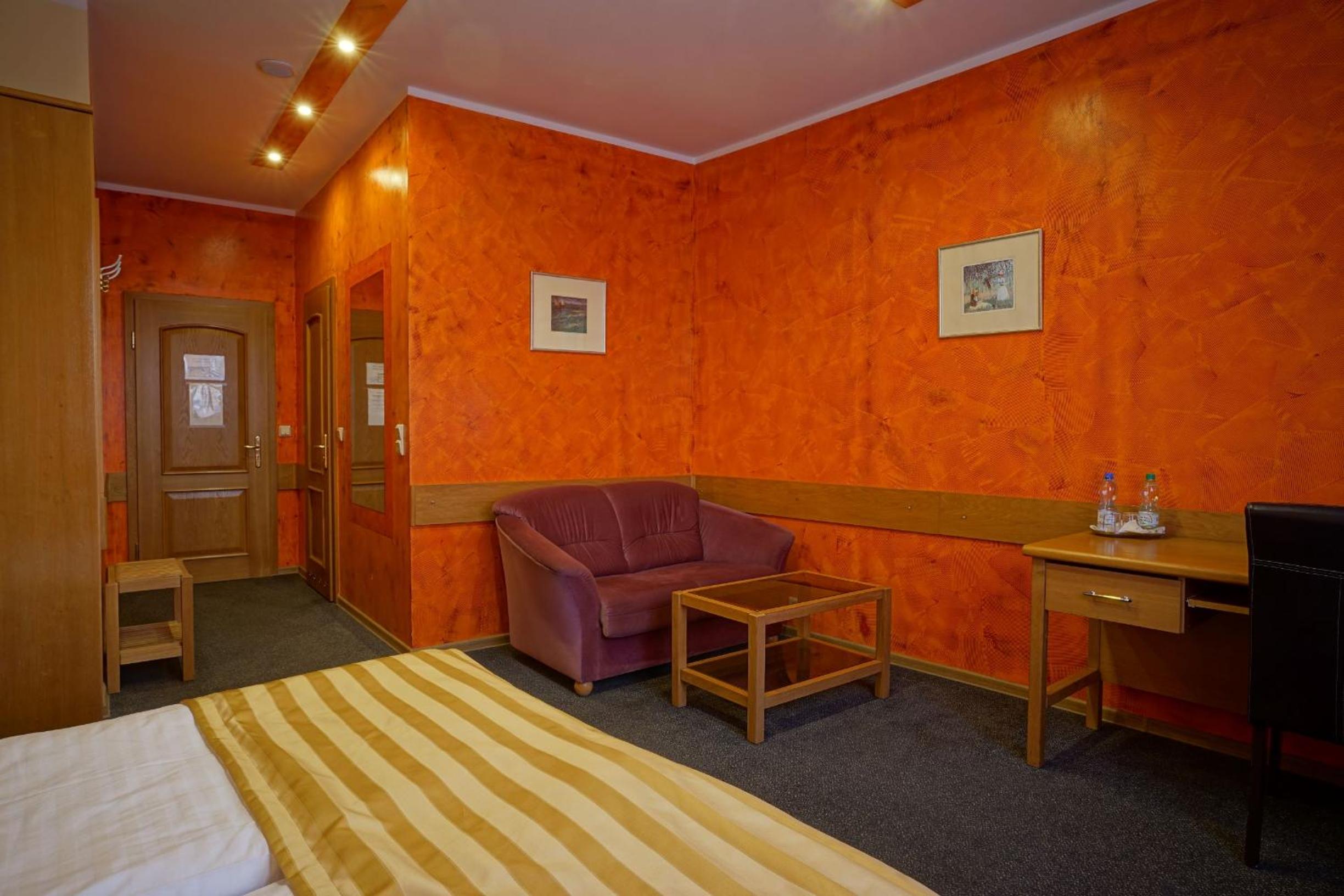 Double Room - Photo 12