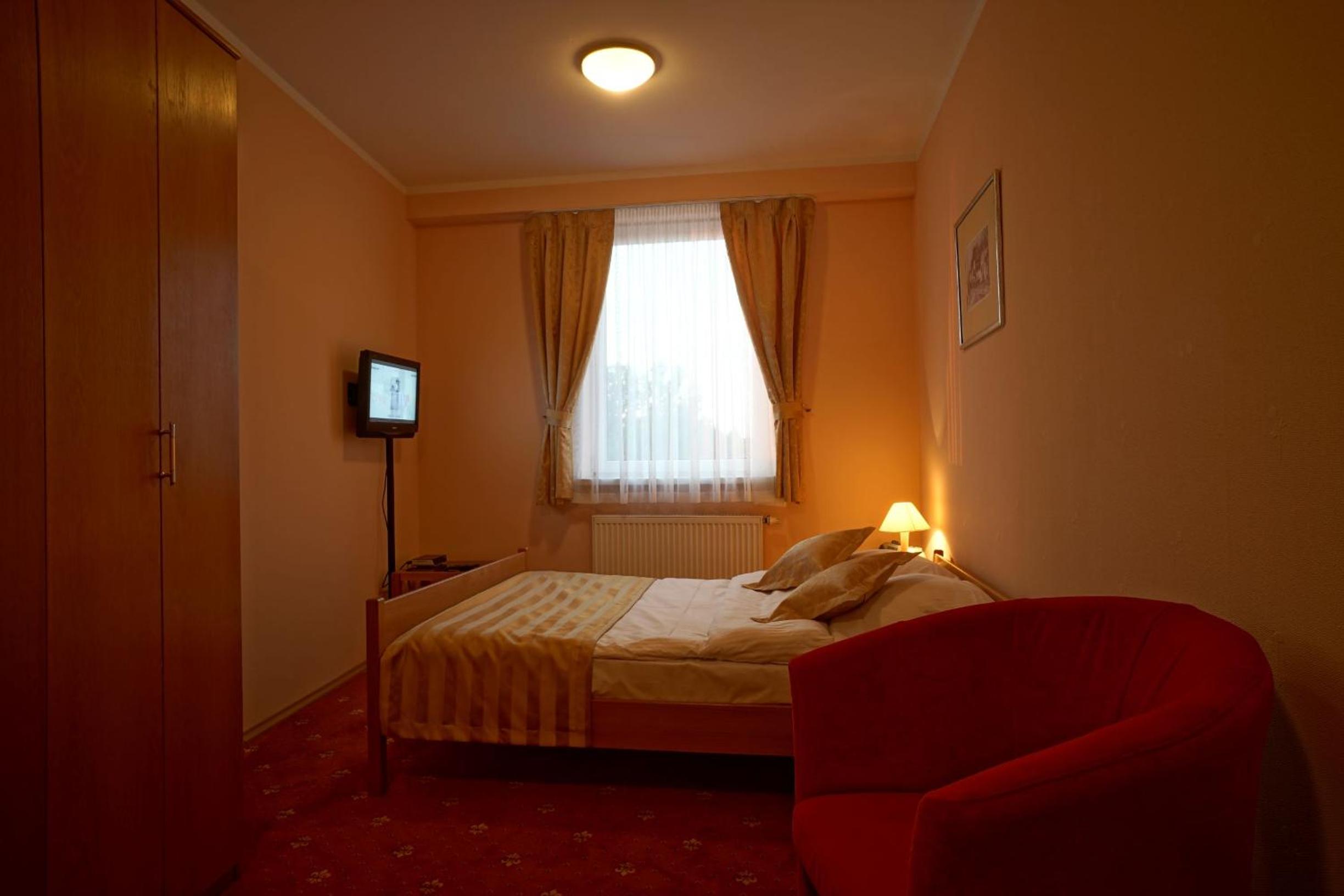 Double Room - Photo 9