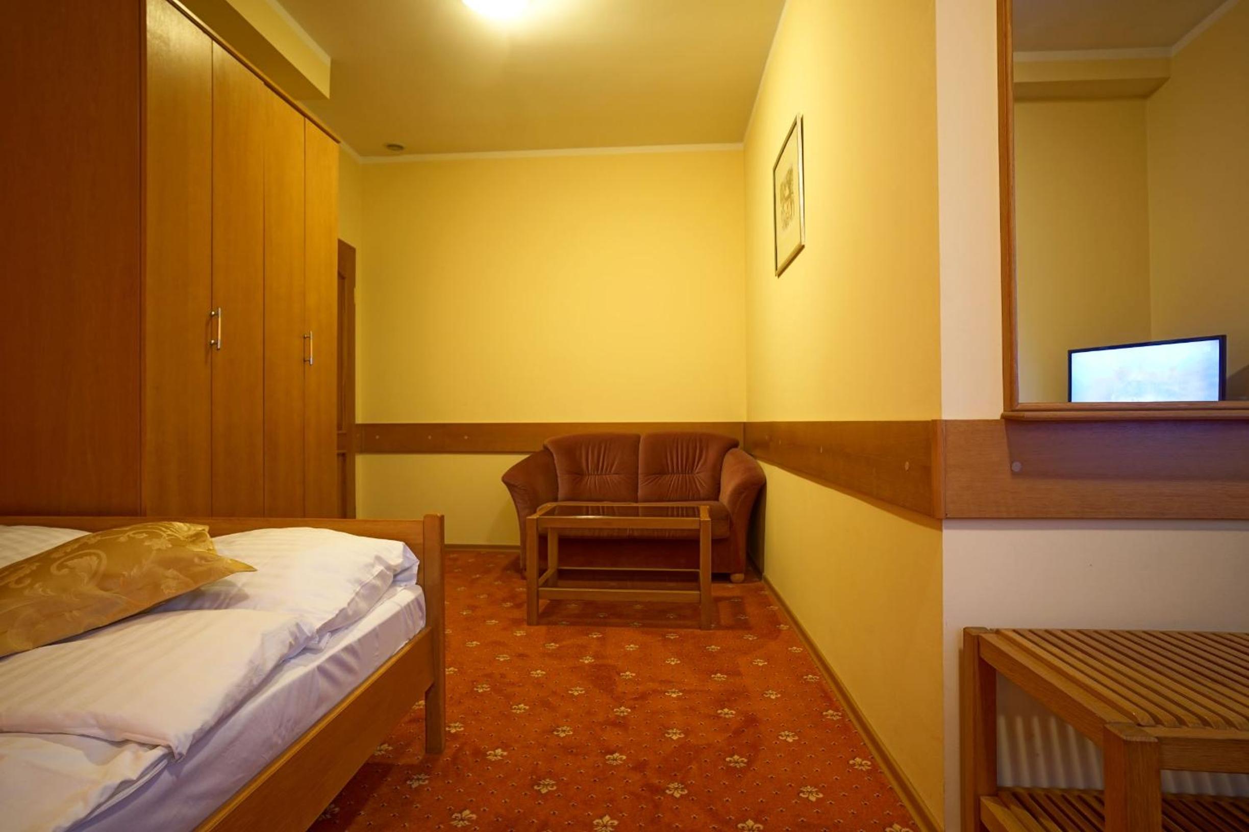 Double Room - Photo 11