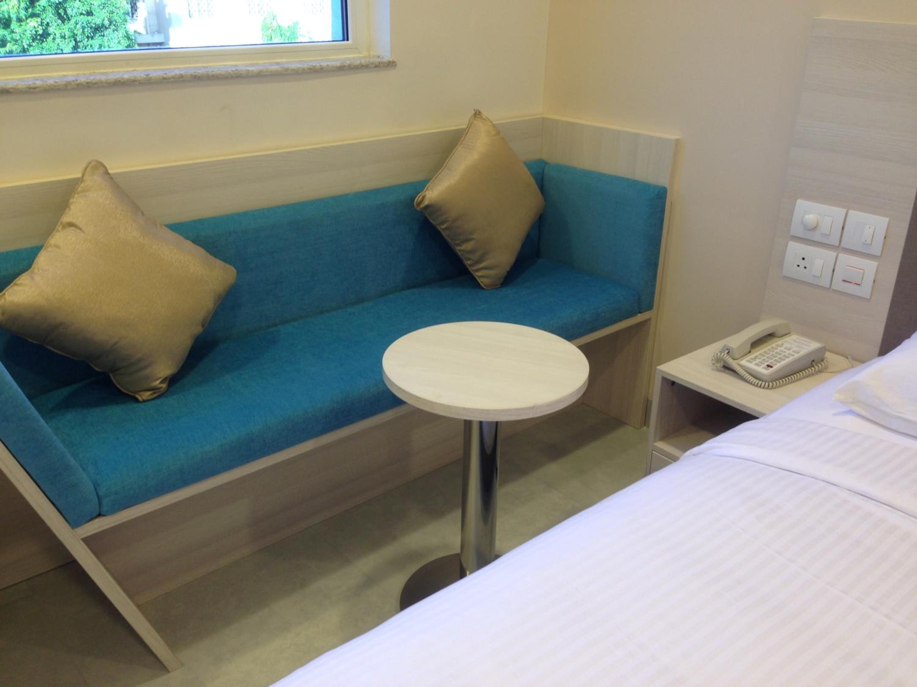 Luxe Queen Room - Photo 3
