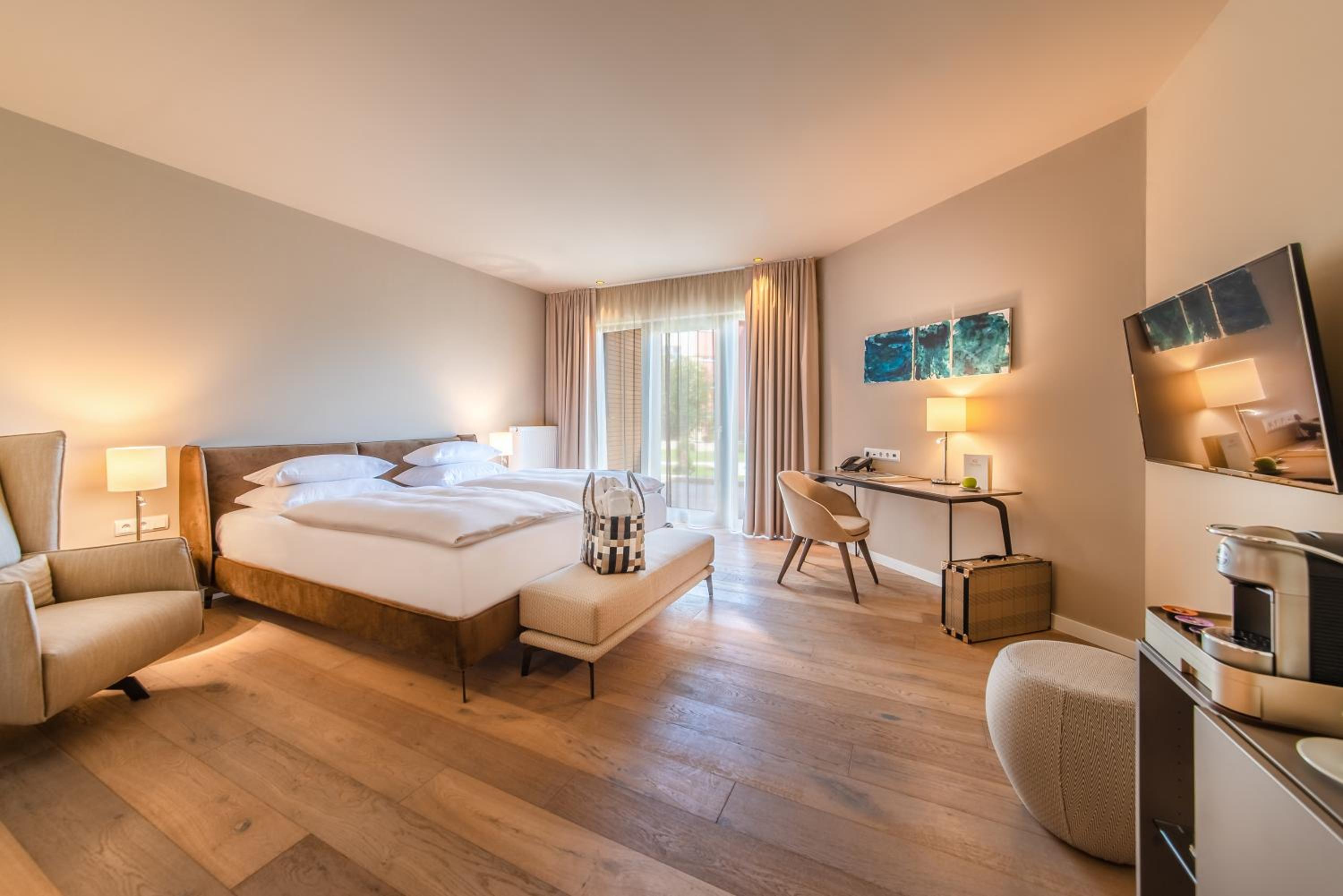 Executive Double Room with Balcony Gardenview - Photo 2