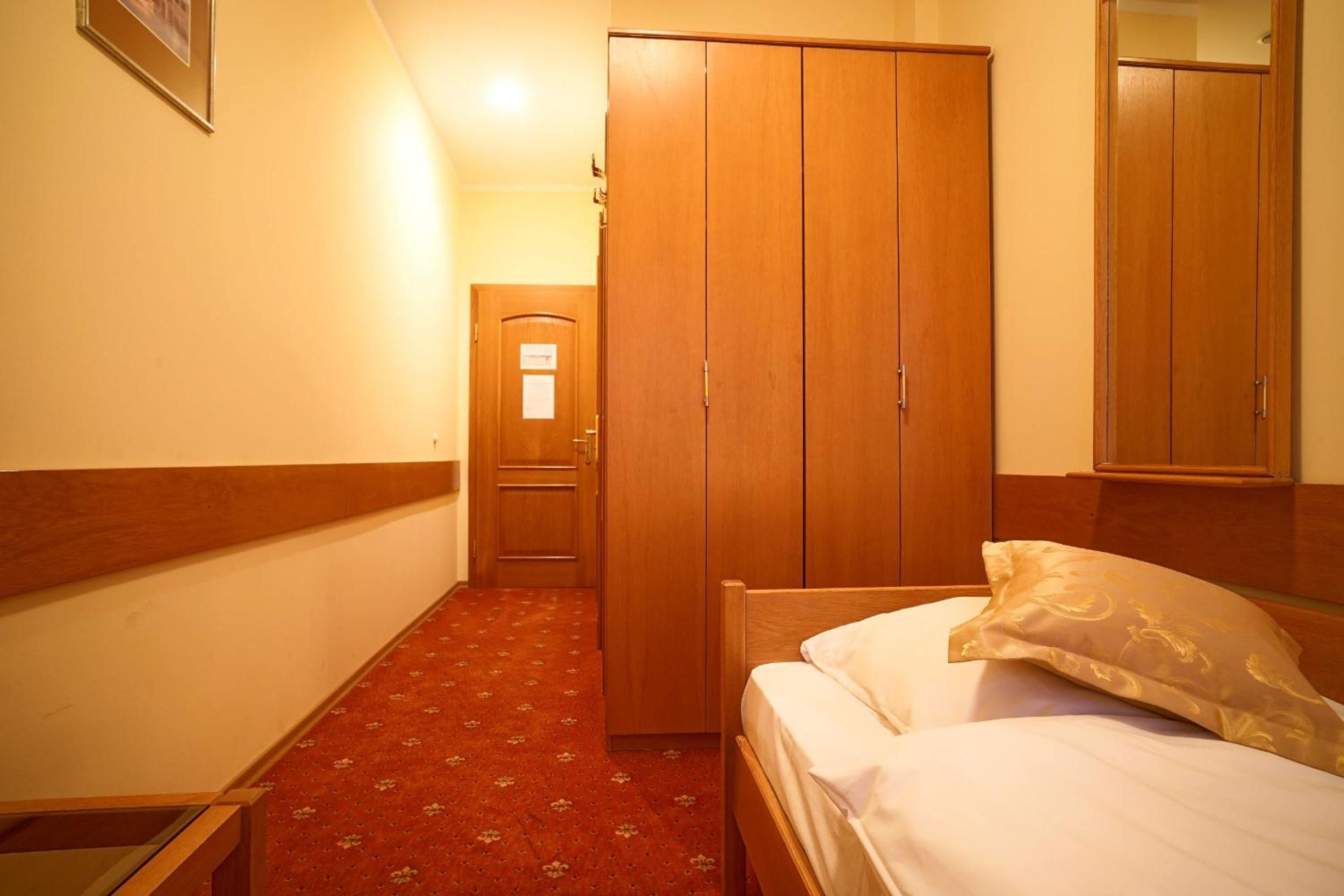 Single Room photo 3