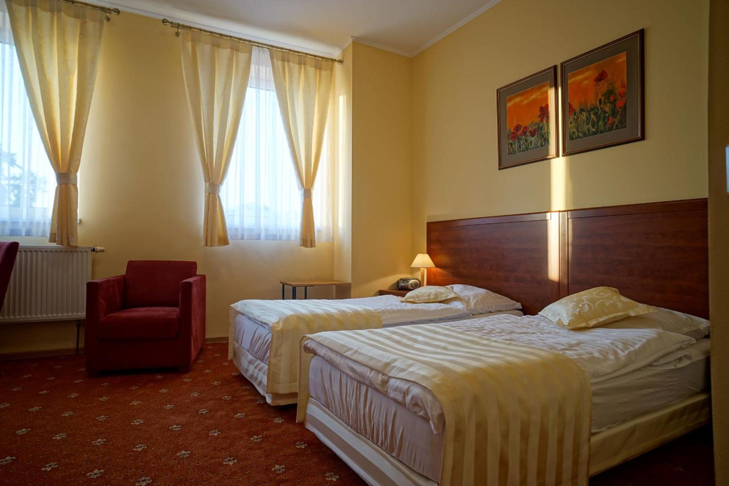 Twin Room - Photo 6