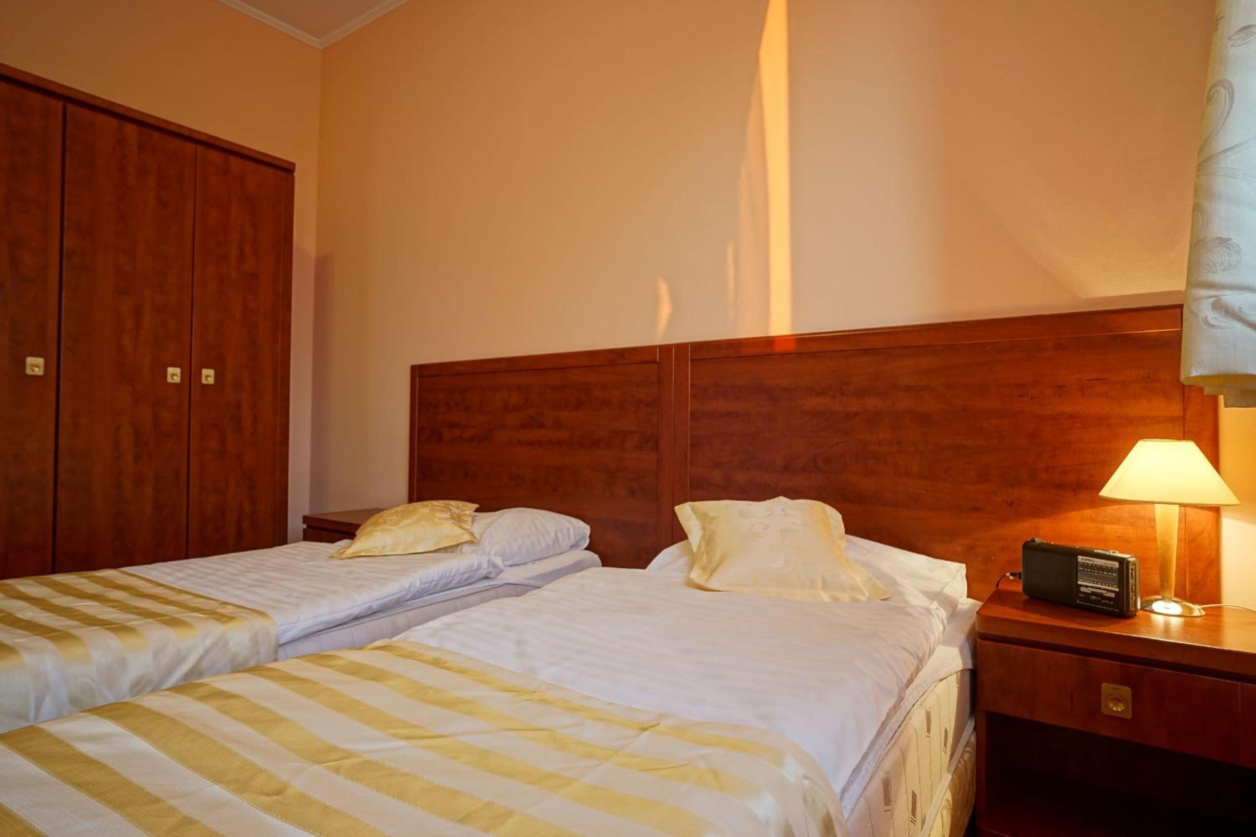 Twin Room - Photo 9