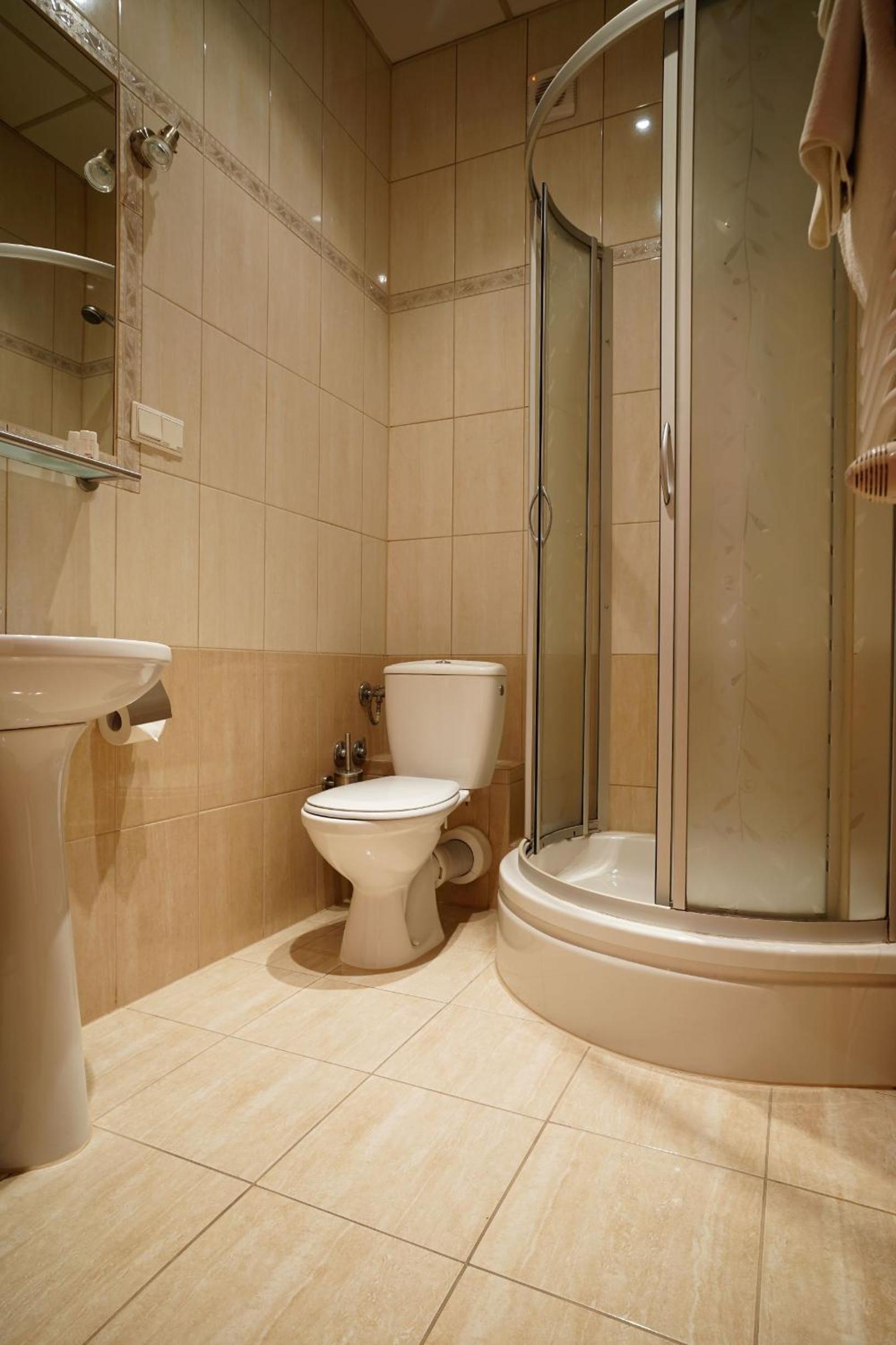 Twin Room - Photo 18
