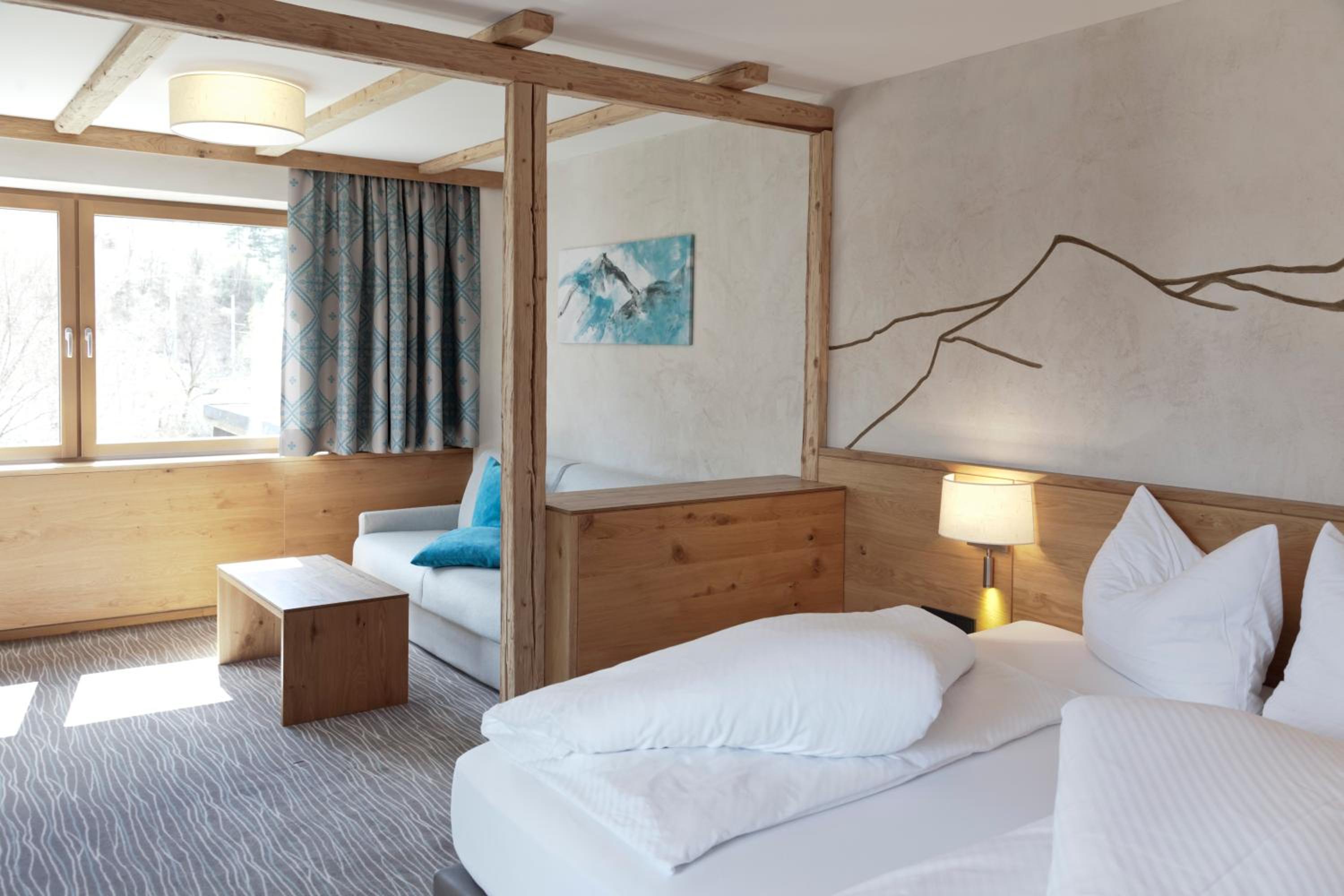 Deluxe Double Room with Balcony - Photo 1