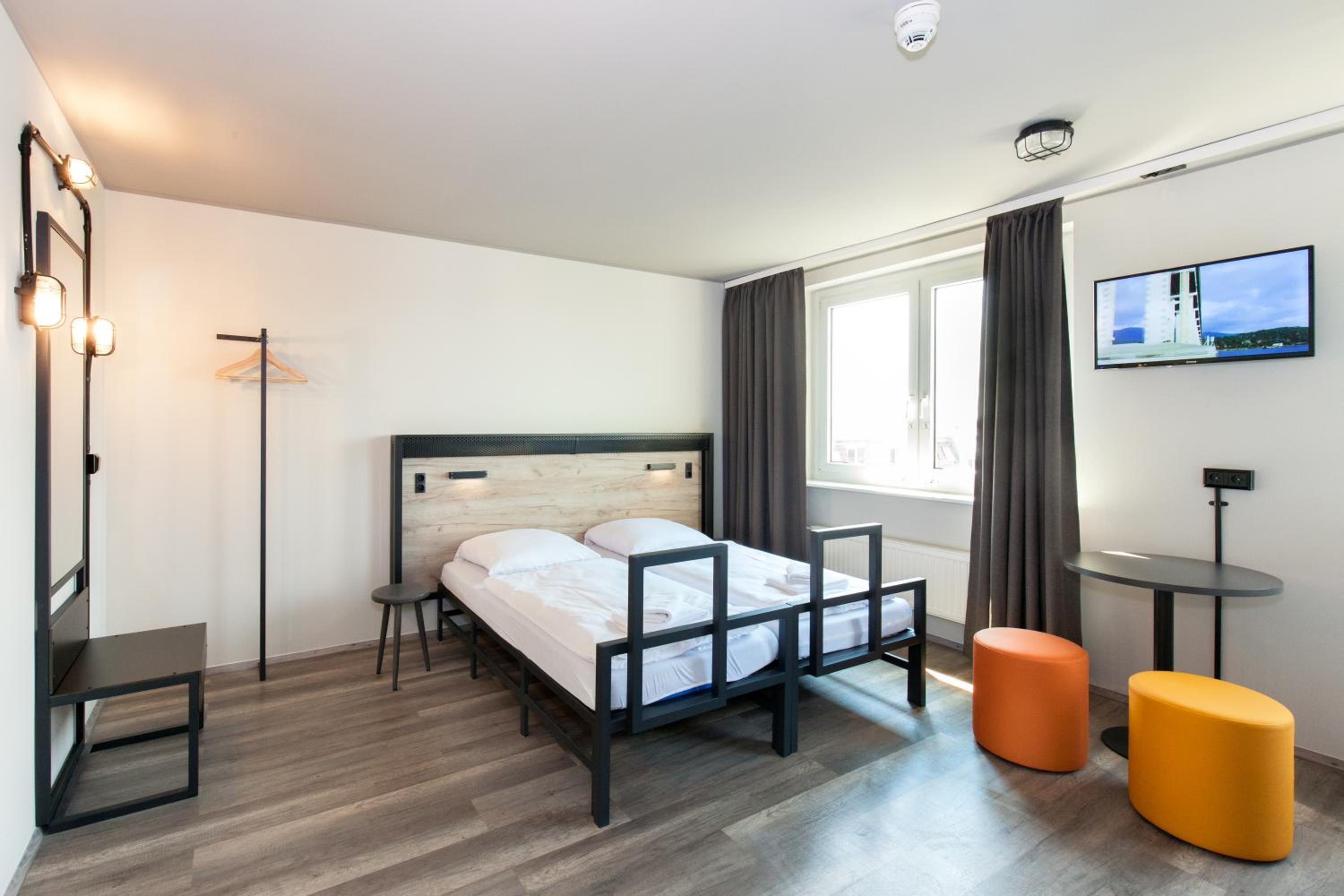 Twin Room - Photo 3