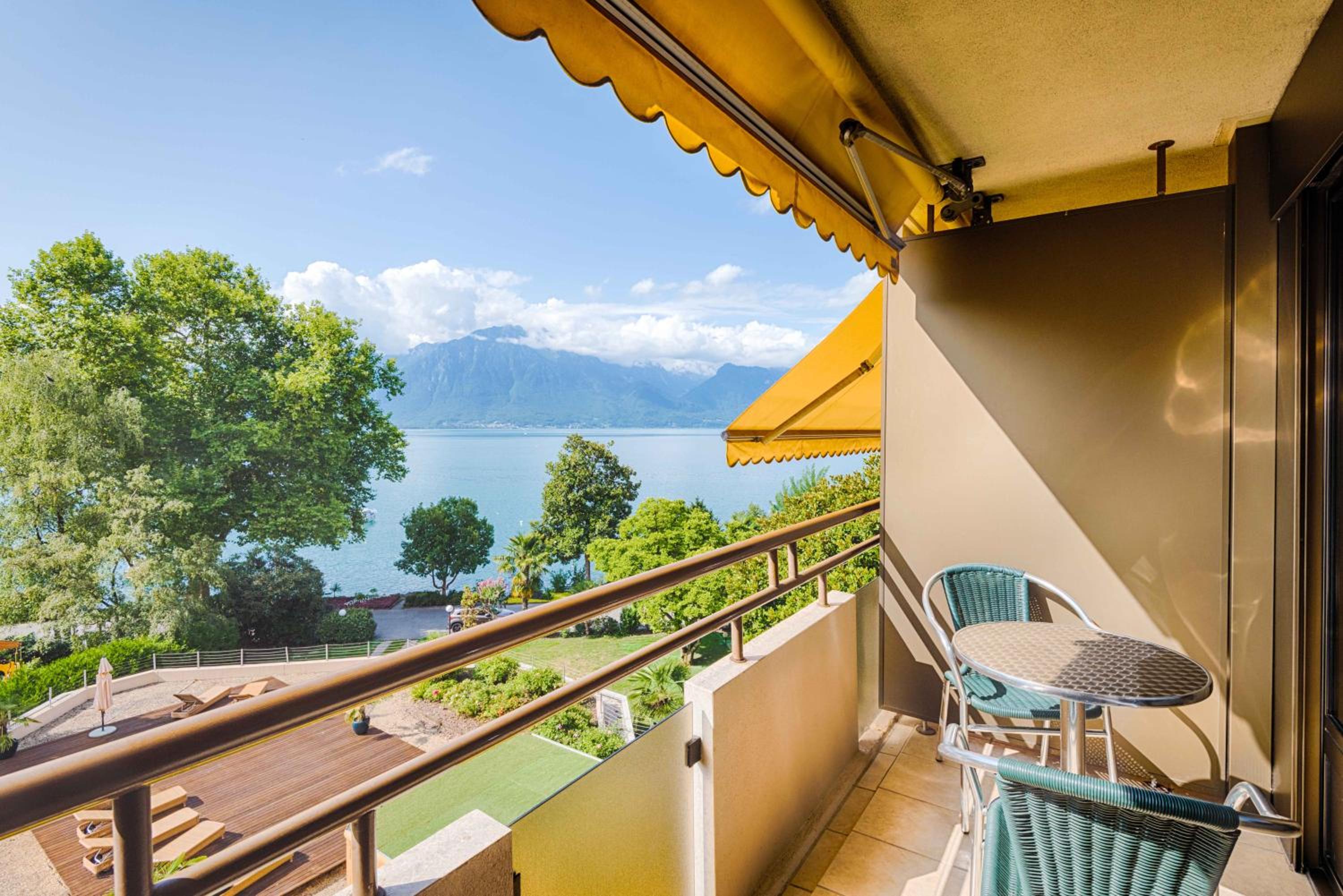Standard Double Room with Balcony - Park and Lake Side - Photo 7