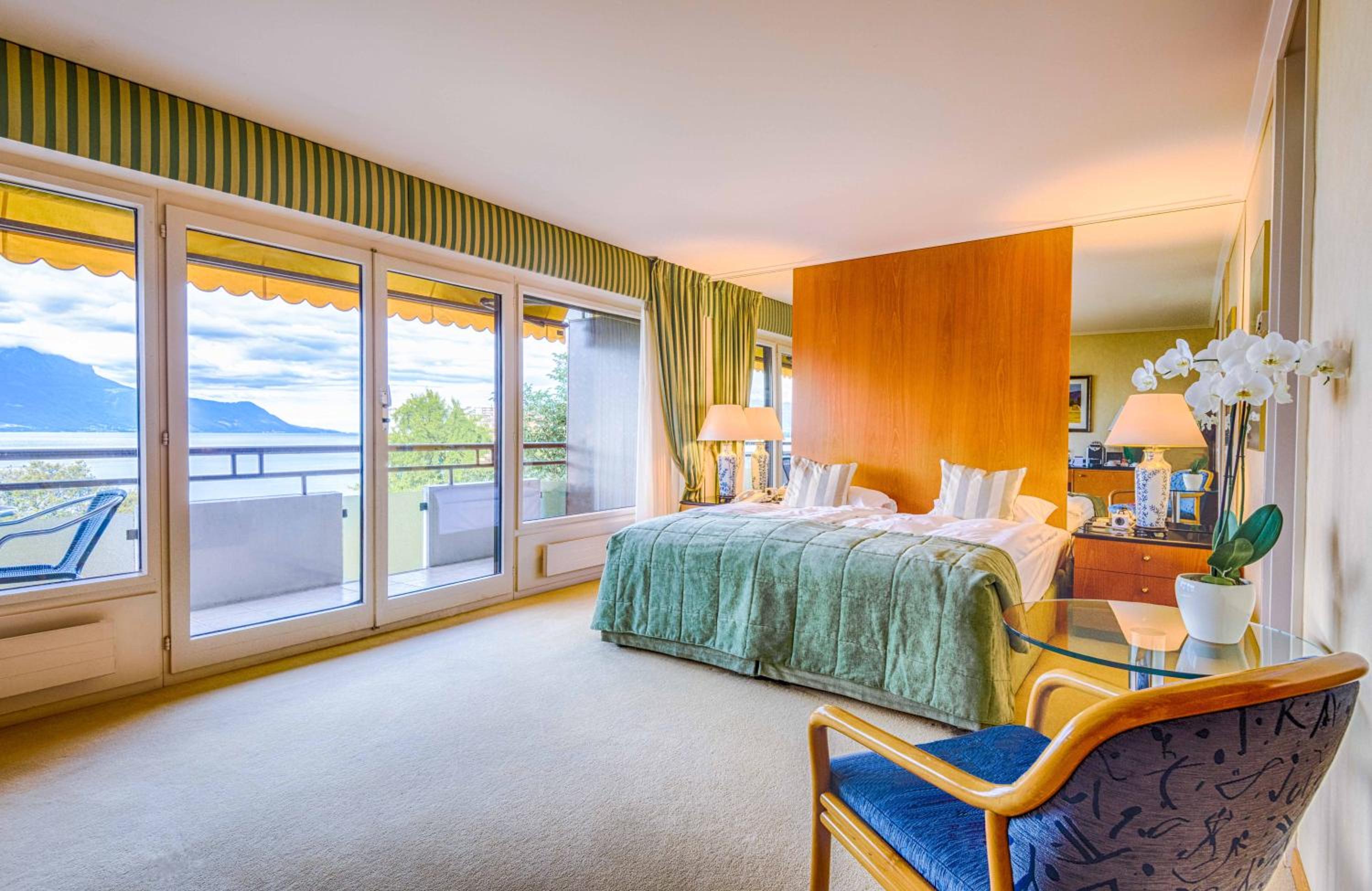 Deluxe Double Room with Balcony - Park and Lake or Lake View - Photo 1