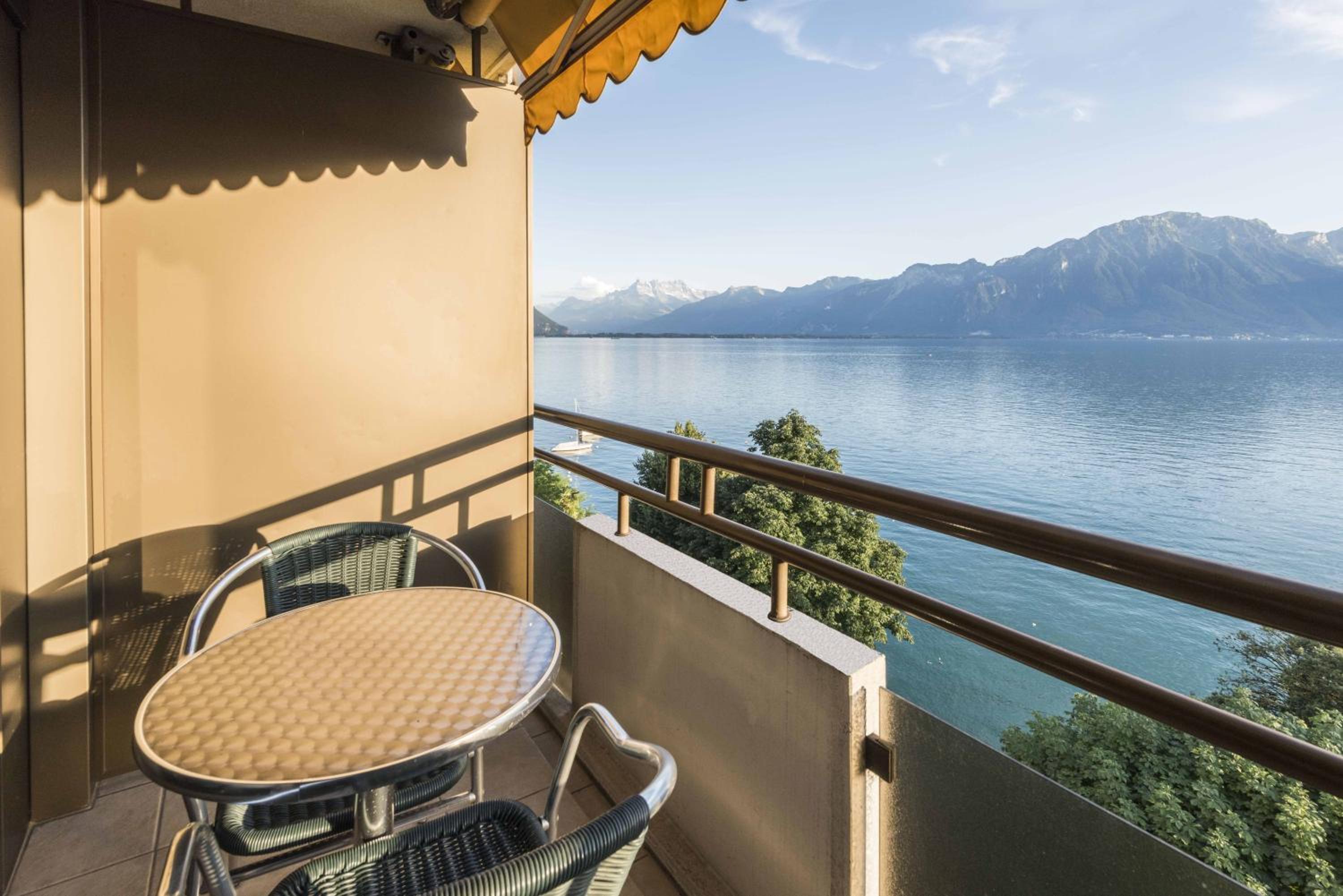 Executive Suite with Balcony and Lake View - Photo 6