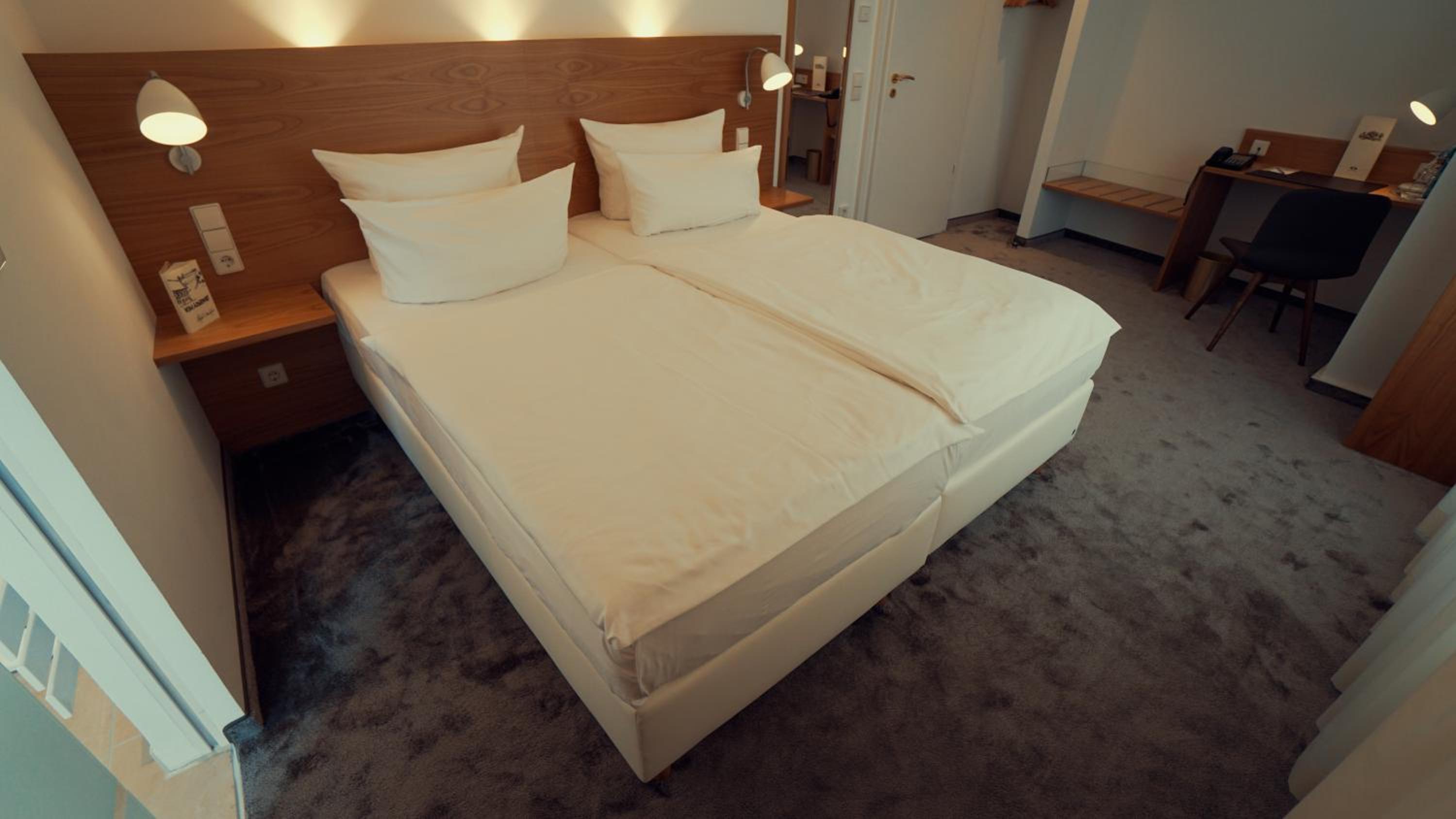 Deluxe Room - Photo 12