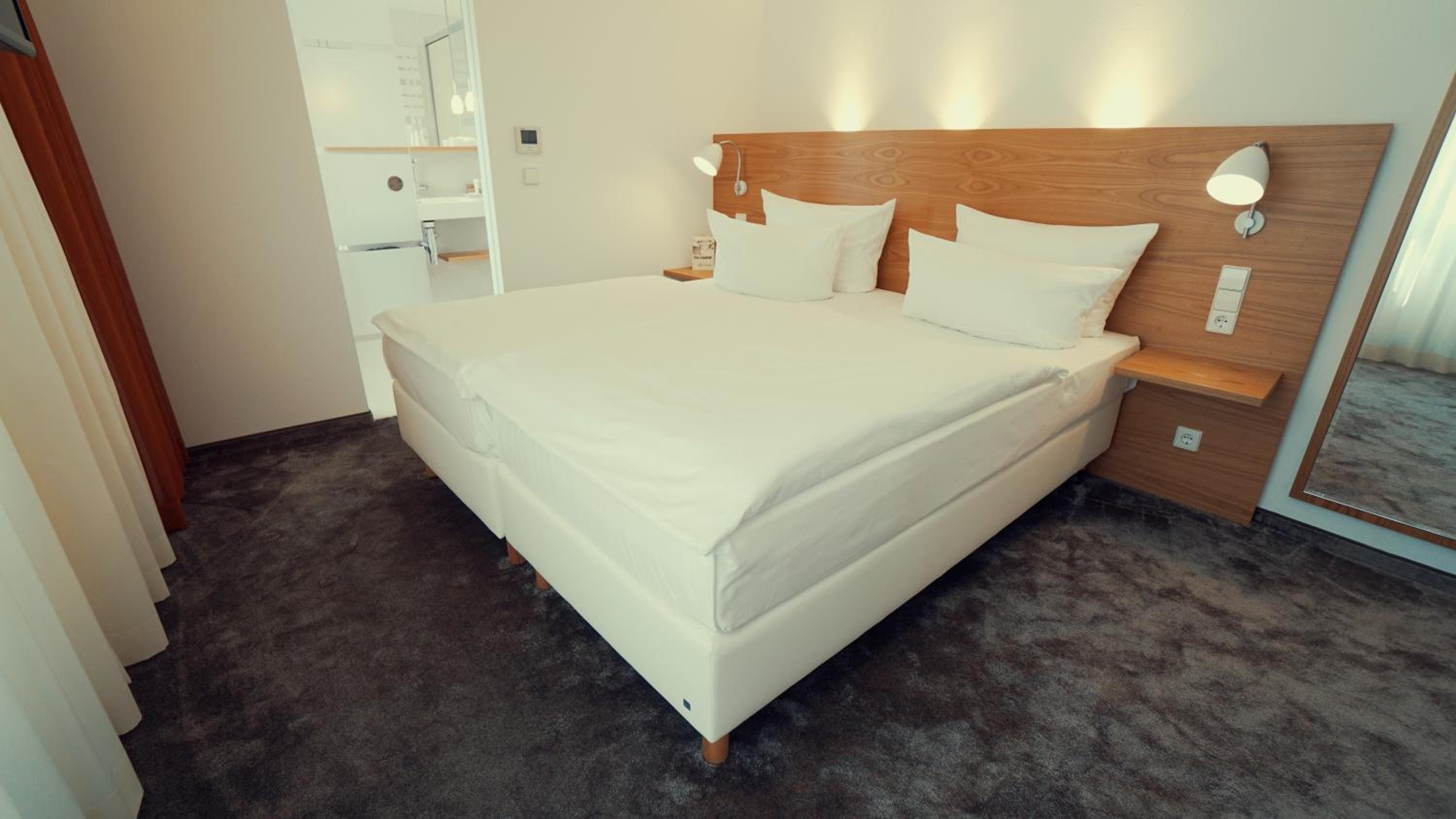 Deluxe Room - Photo 3
