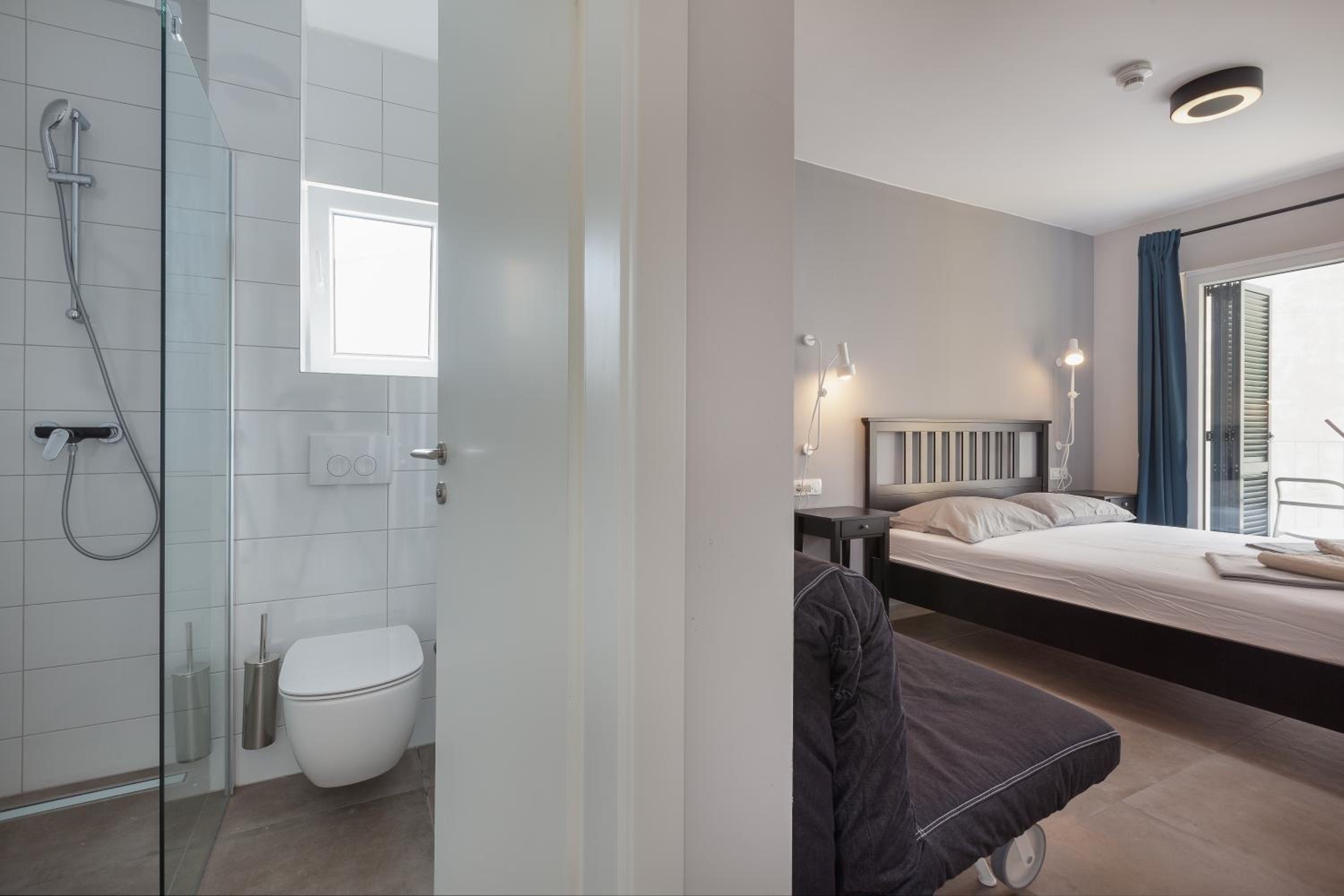 Triple Room with Private Bathroom - Photo 3