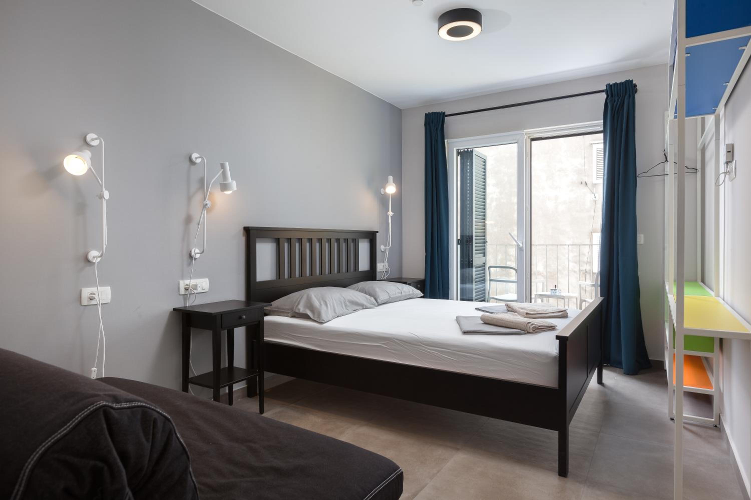 Triple Room with Private Bathroom - Photo 2