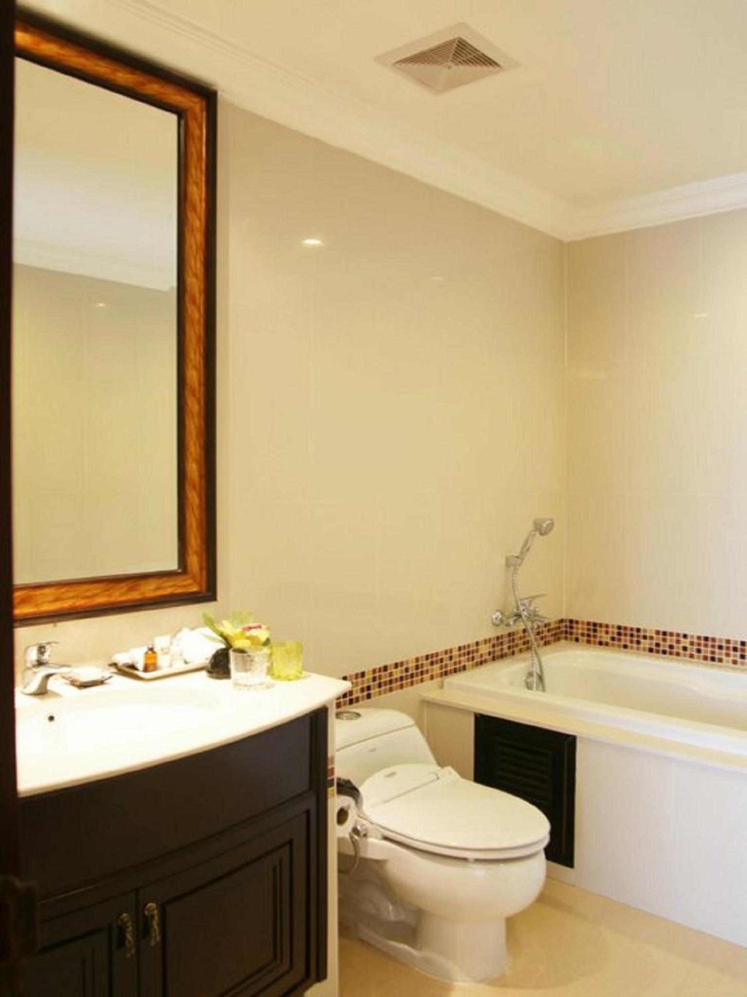 Two-Bedroom Suite - Photo 9