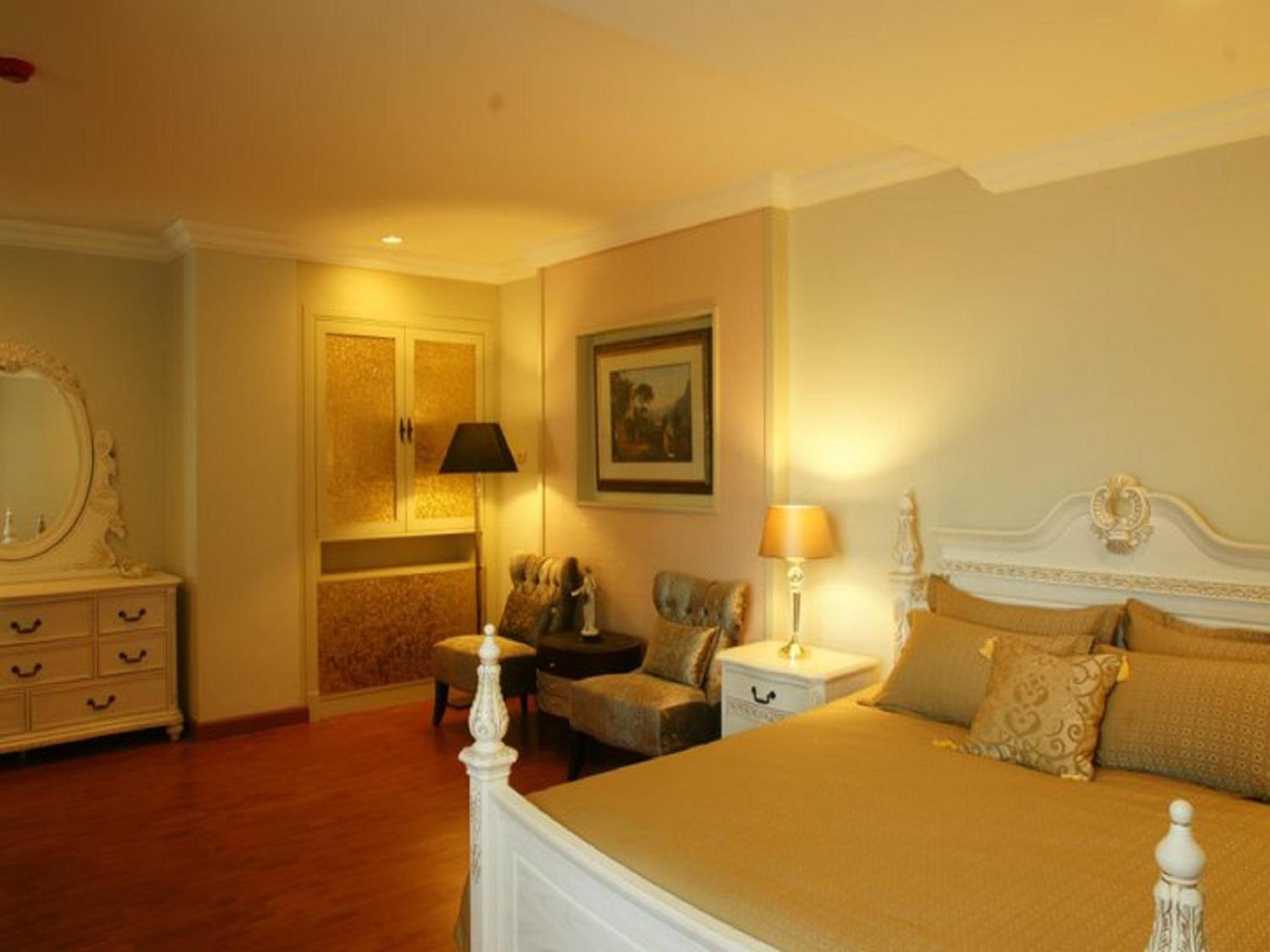 Two-Bedroom Suite - Photo 8