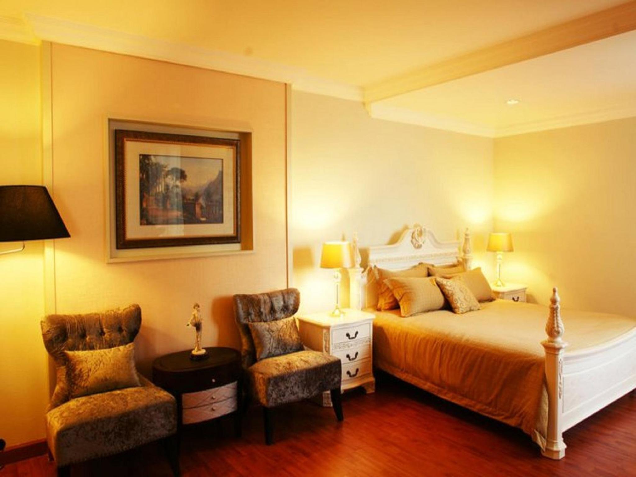 Two-Bedroom Suite - Photo 7