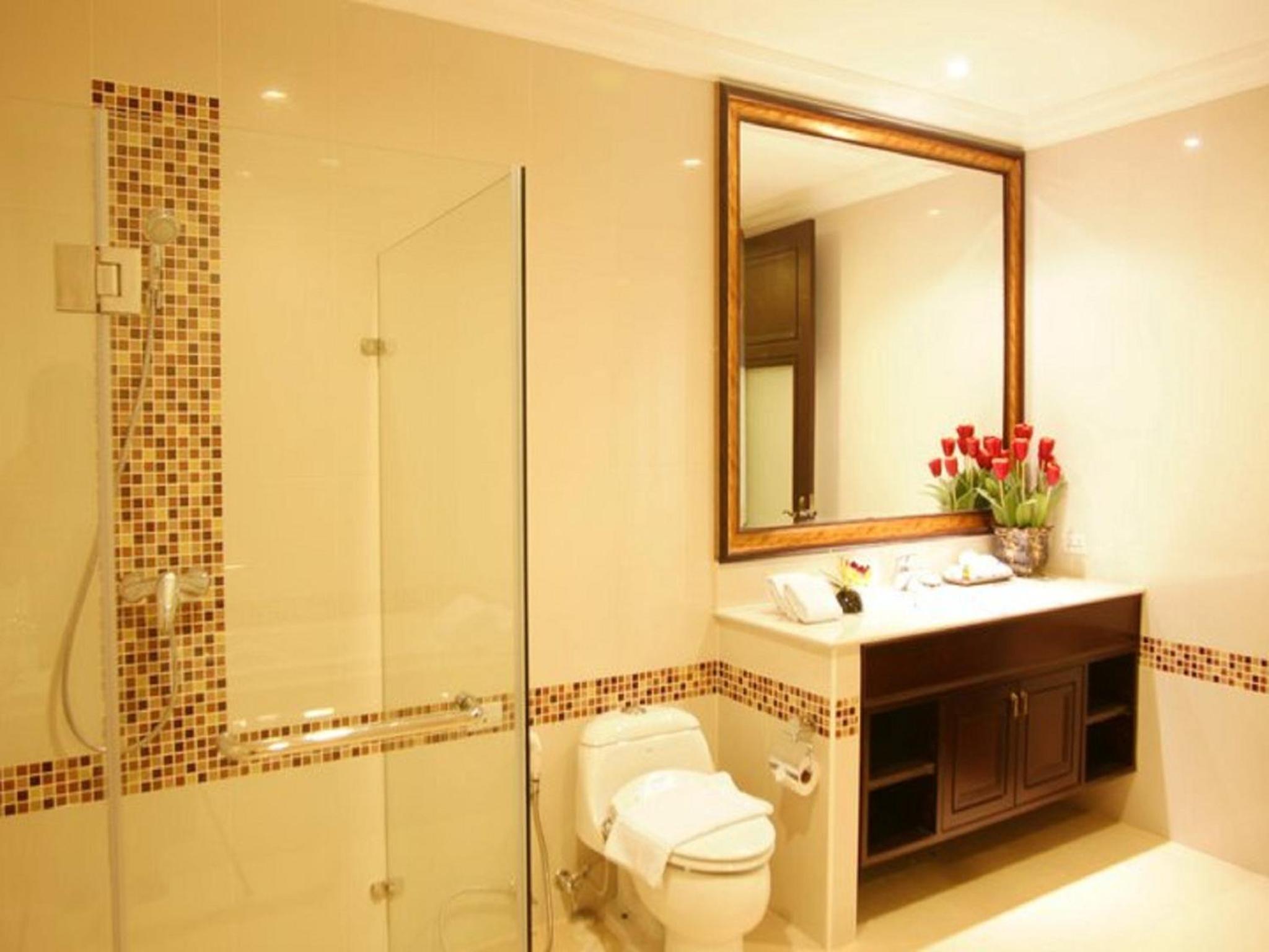 Two-Bedroom Suite - Photo 6